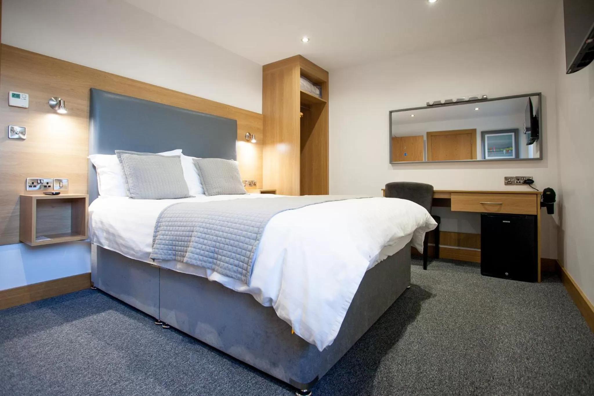 Bedroom in All Seasons