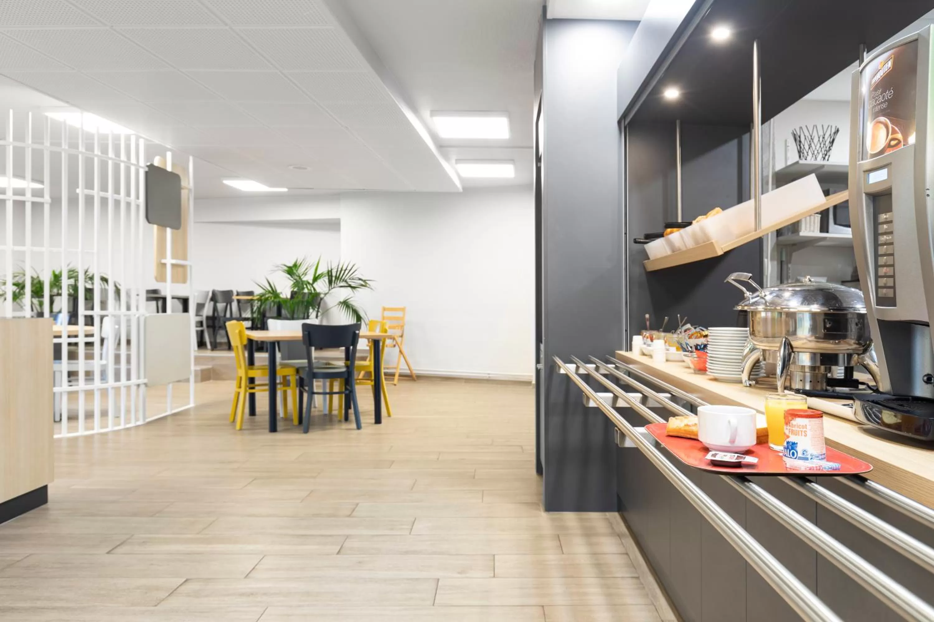 Buffet breakfast in B&B HOTEL Lyon Centre Monplaisir