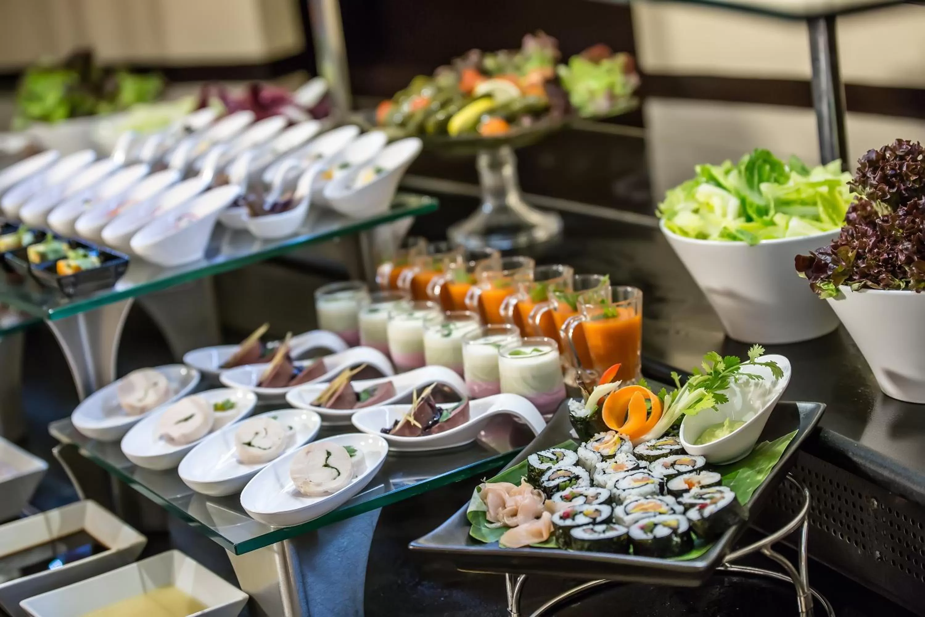 Restaurant/places to eat in Sunday Hotel Holiday international Dubai