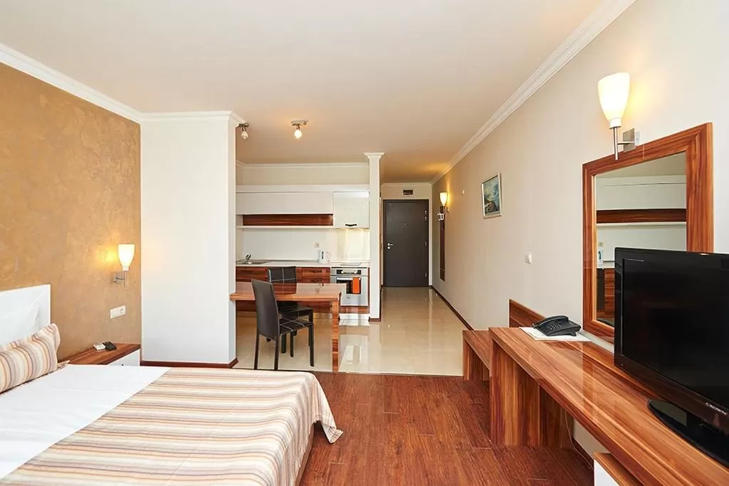 Photo of the whole room, Bed in Penelopa Palace Apart Hotel & SPA