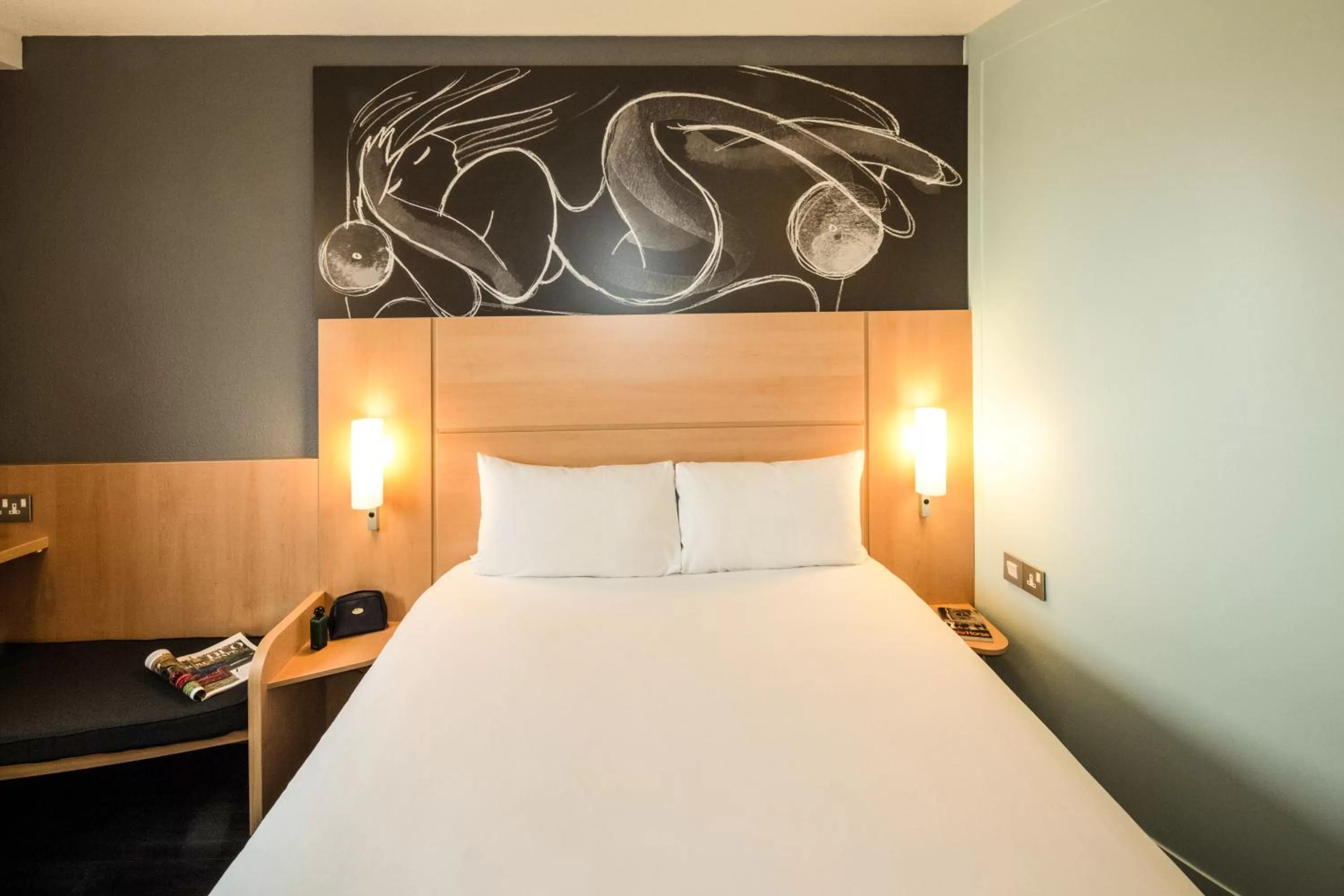 Bed in ibis Reading Centre