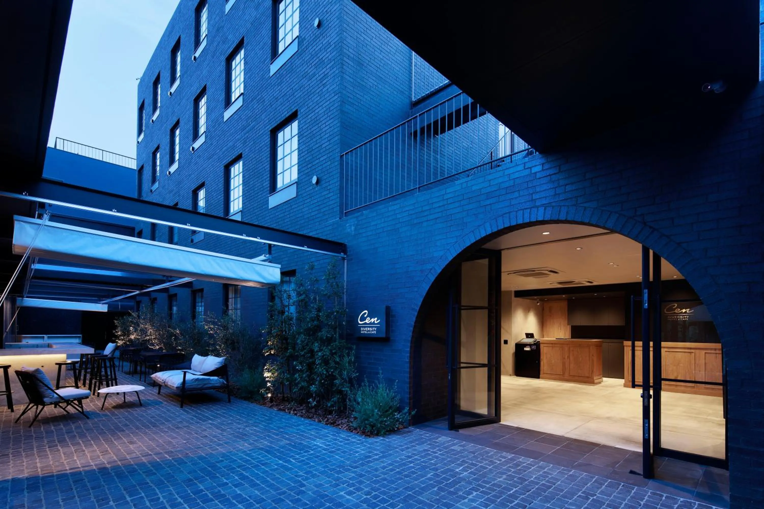 Facade/entrance in HOTEL CEN