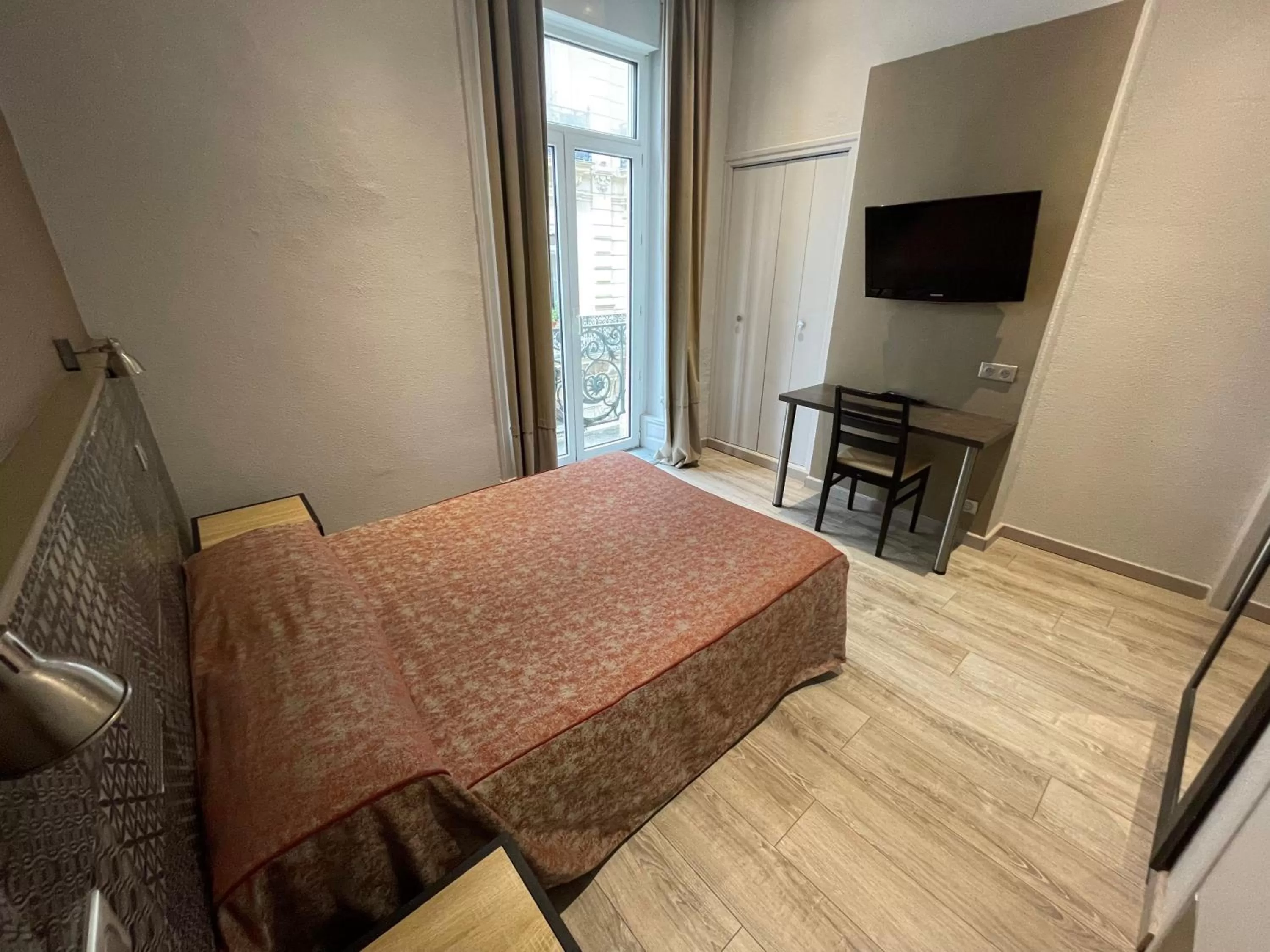 Bed in Hotel de La Comédie