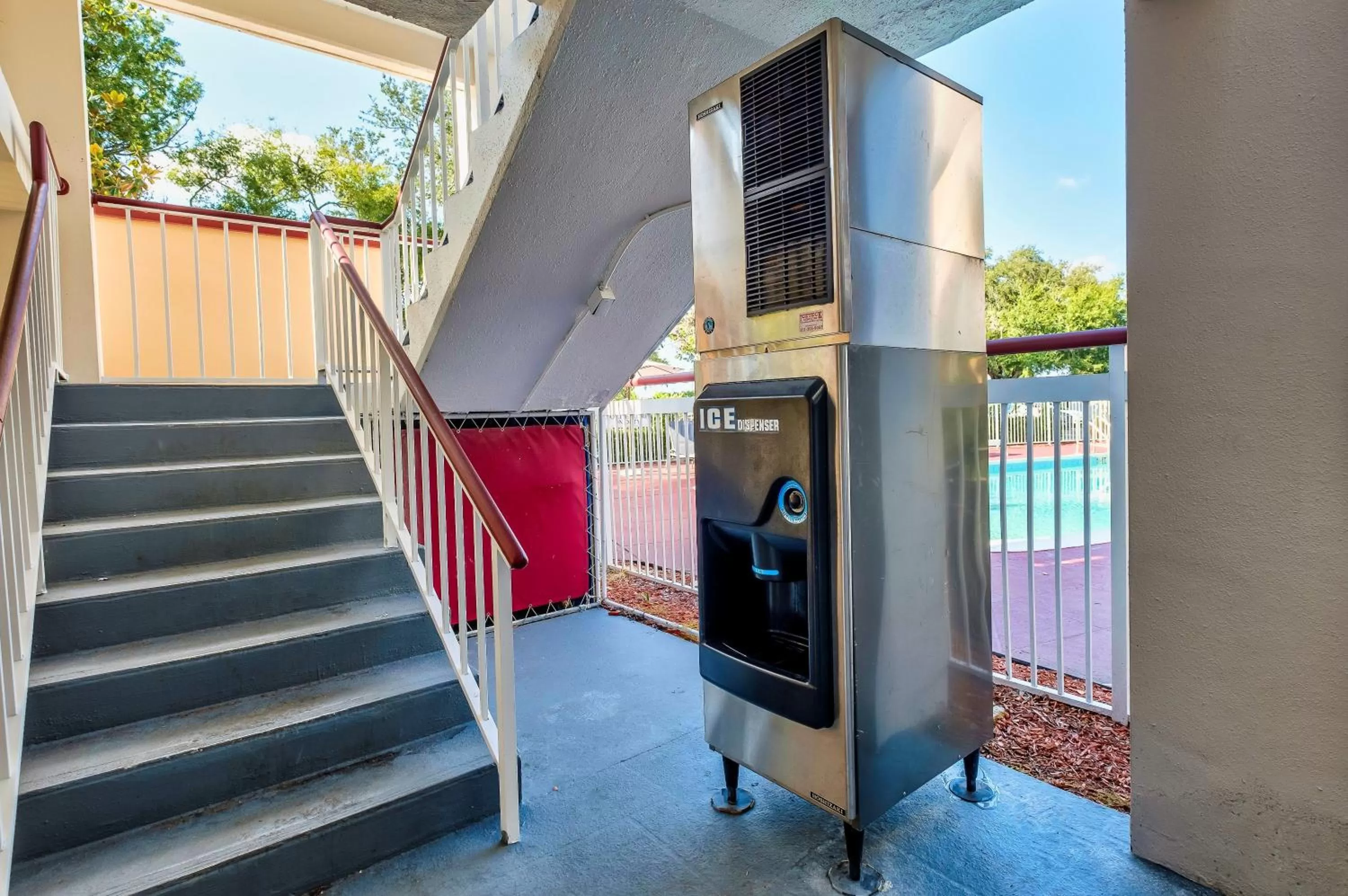 Property building in Red Roof Inn PLUS Orlando-Convention Center- Int'l Dr