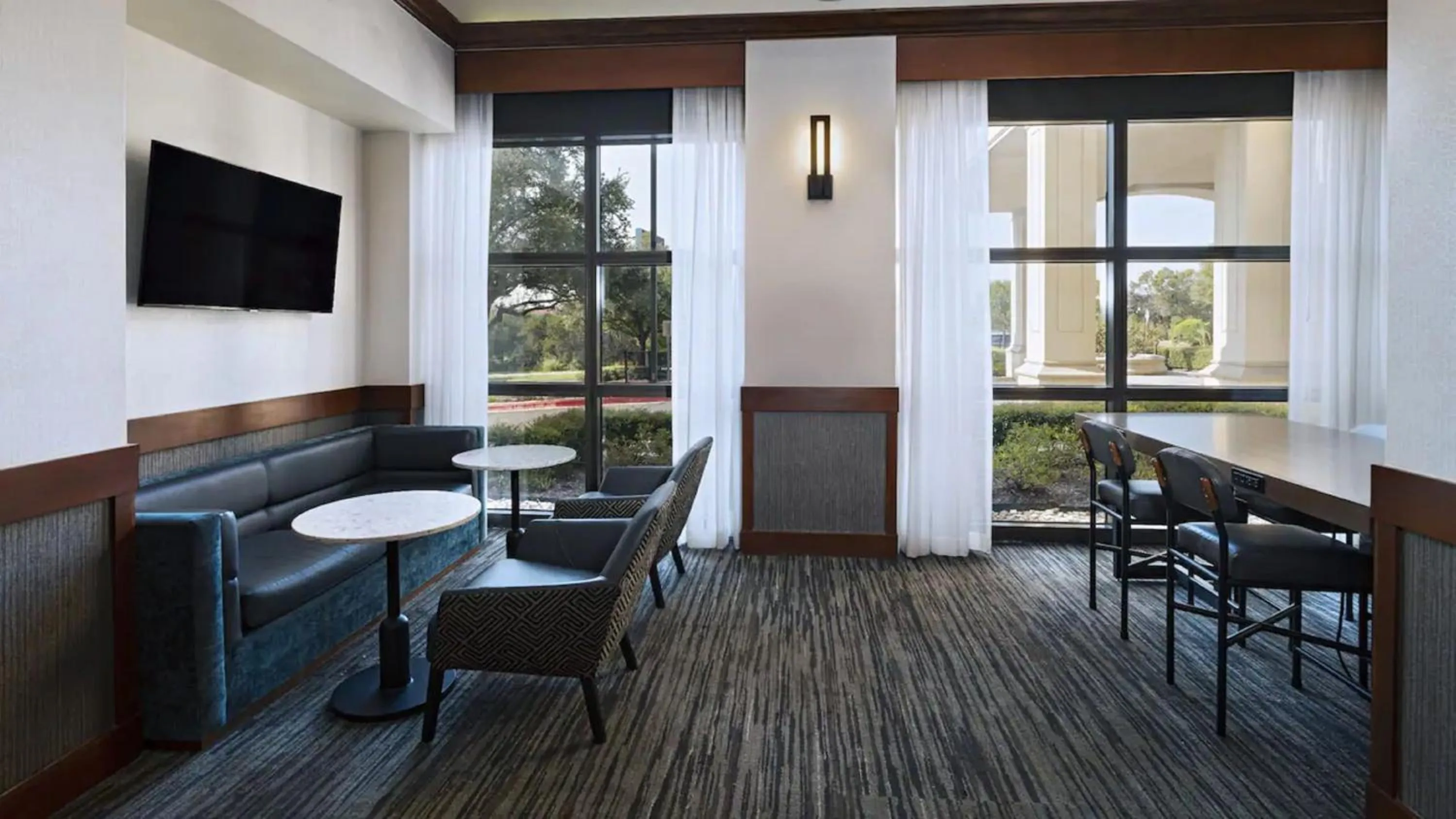 Restaurant/places to eat in Hyatt Place Austin The Domain Area