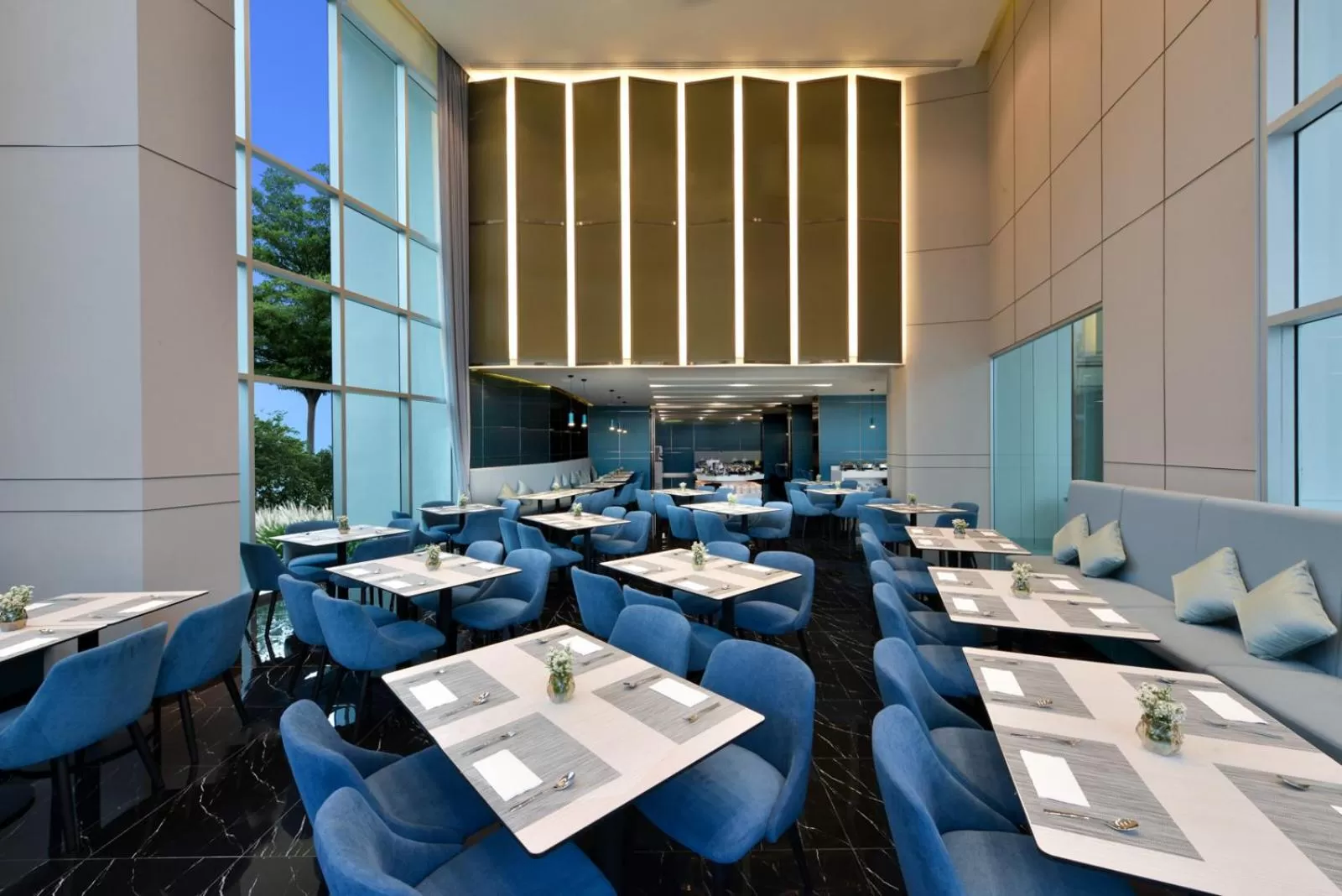 Restaurant/places to eat in Centre Point Prime Hotel Pattaya