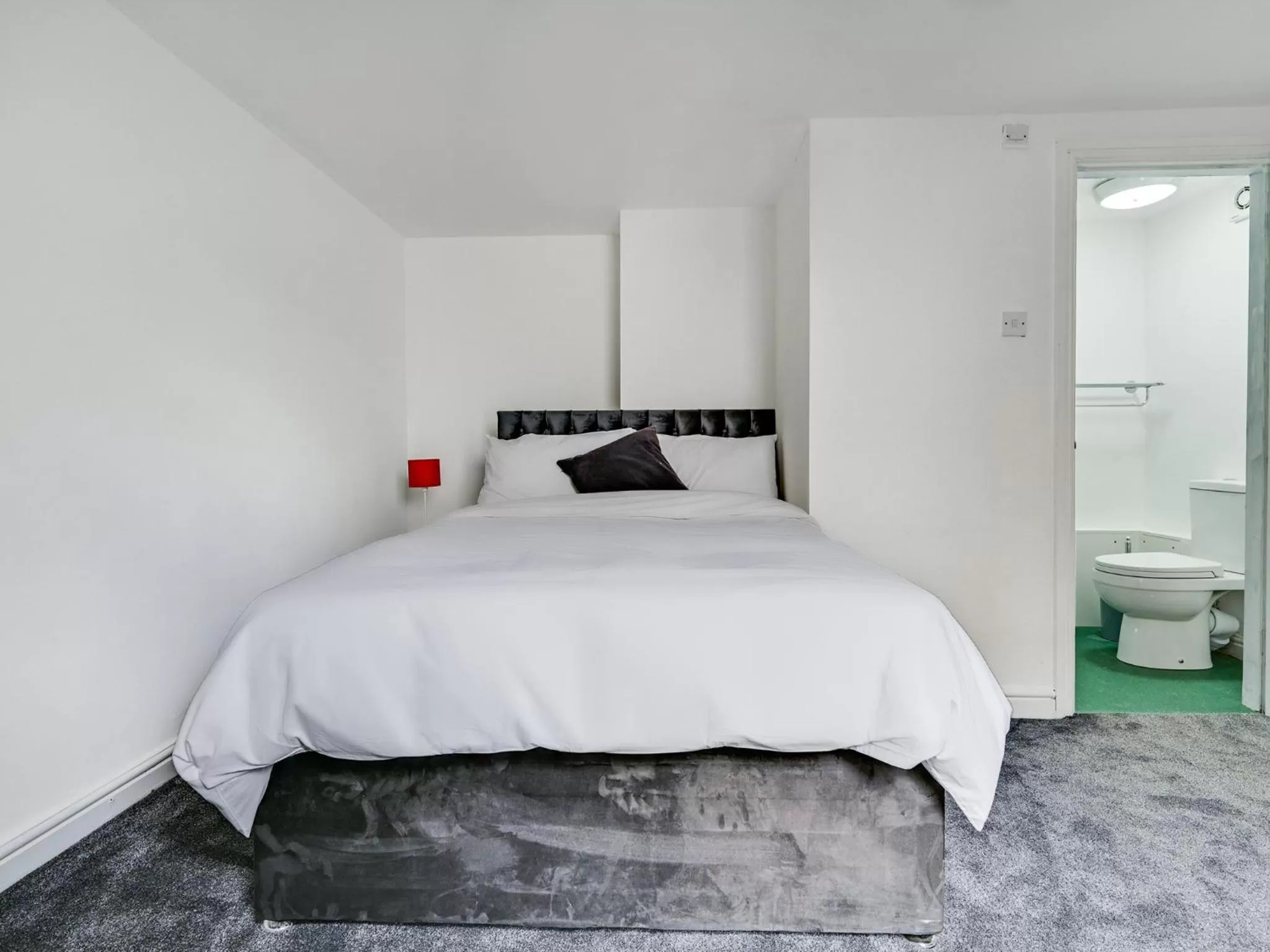 Bedroom in Albert View Rooms