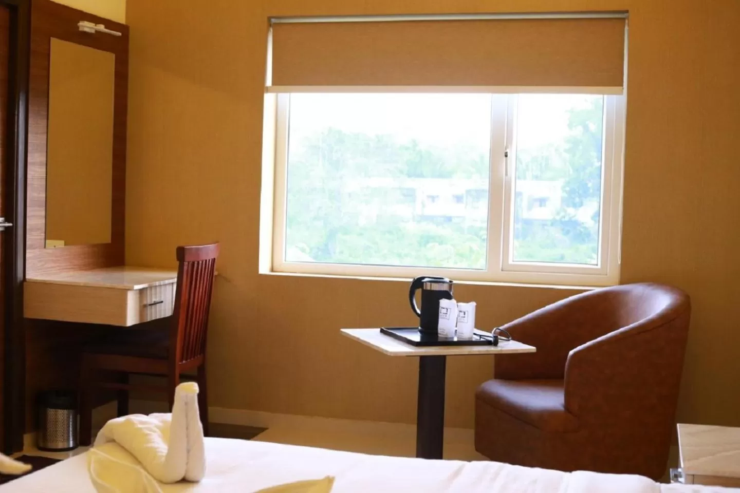 Seating area, Bed in Laya Regency