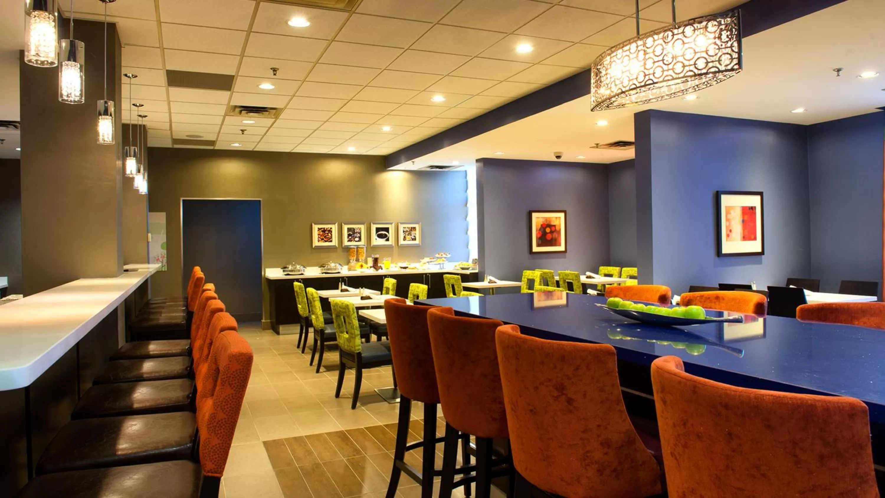 Restaurant/places to eat in Holiday Inn & Suites Mississauga West - Meadowvale by IHG