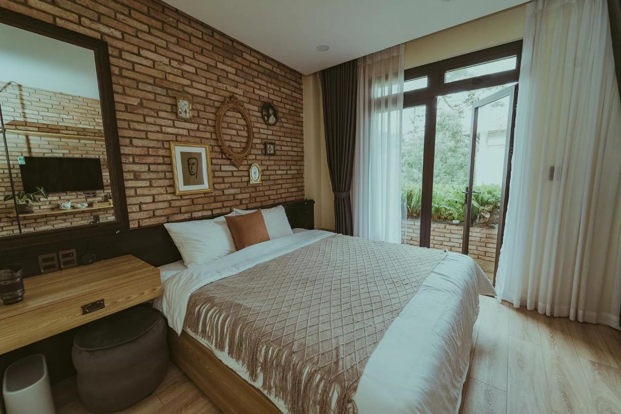 Deluxe Double Room with Balcony in The Brick Home dalat