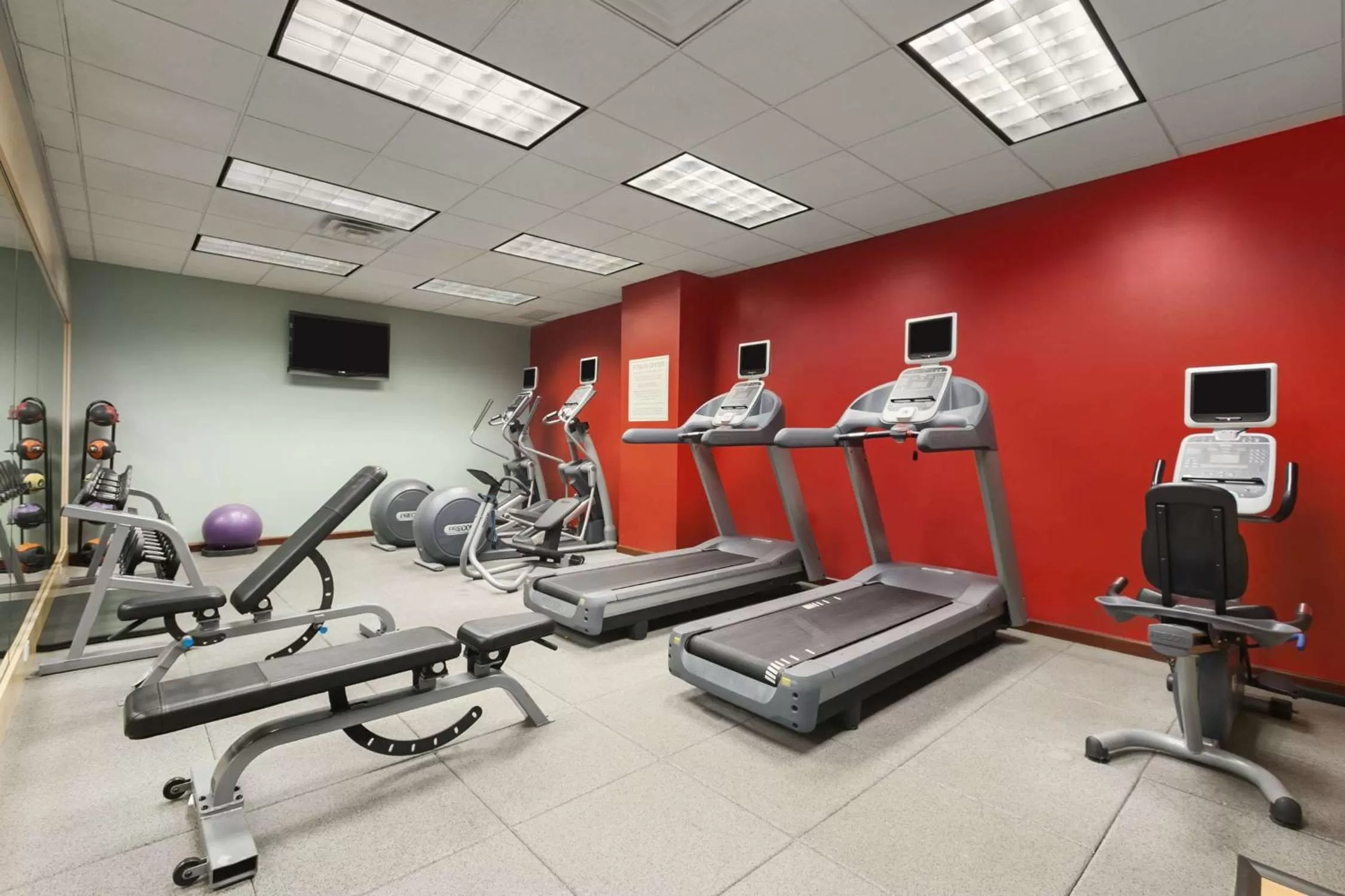 Fitness centre/facilities in Embassy Suites by Hilton Cleveland Rockside