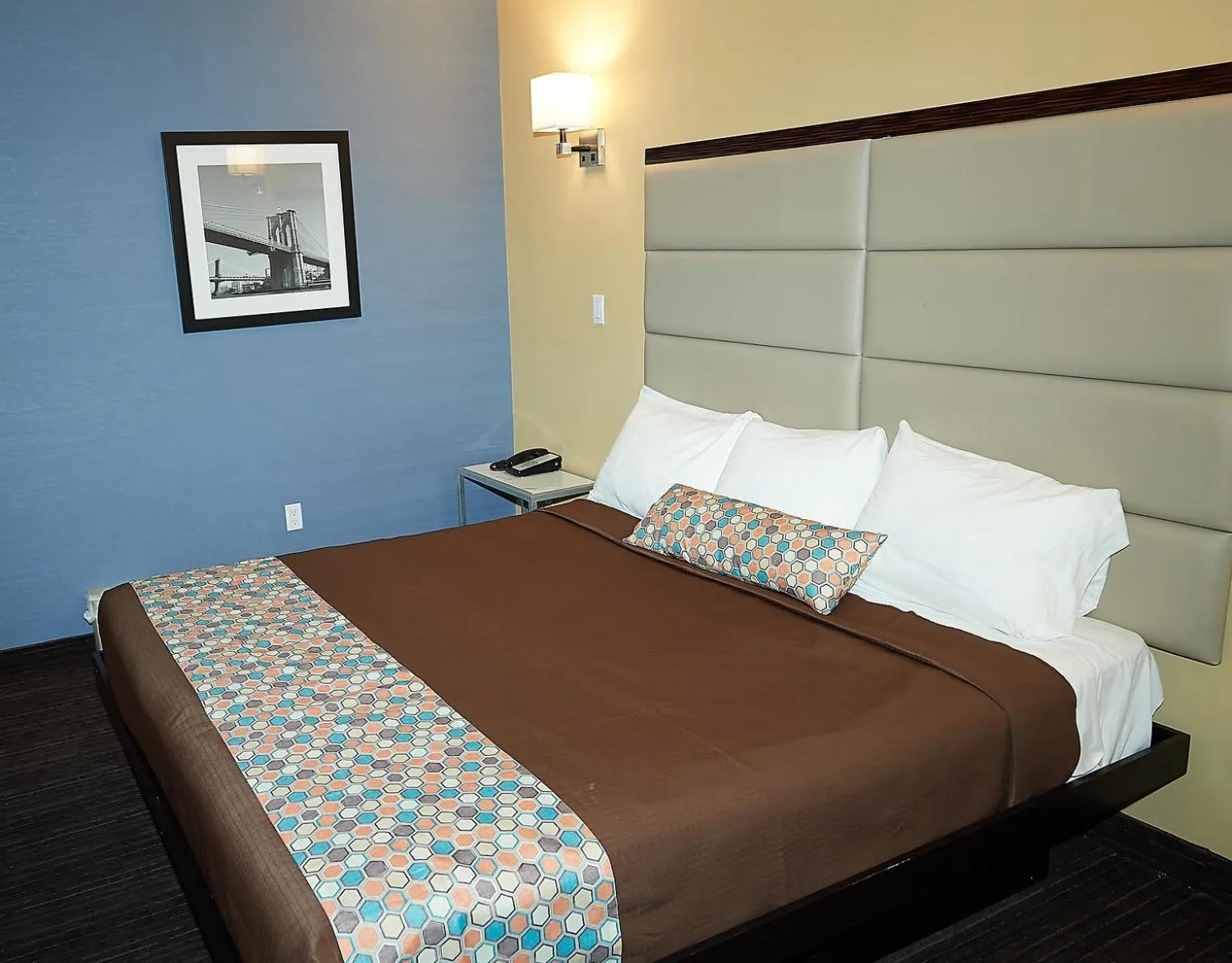 Bedroom, Bed in 7 Days Hotel