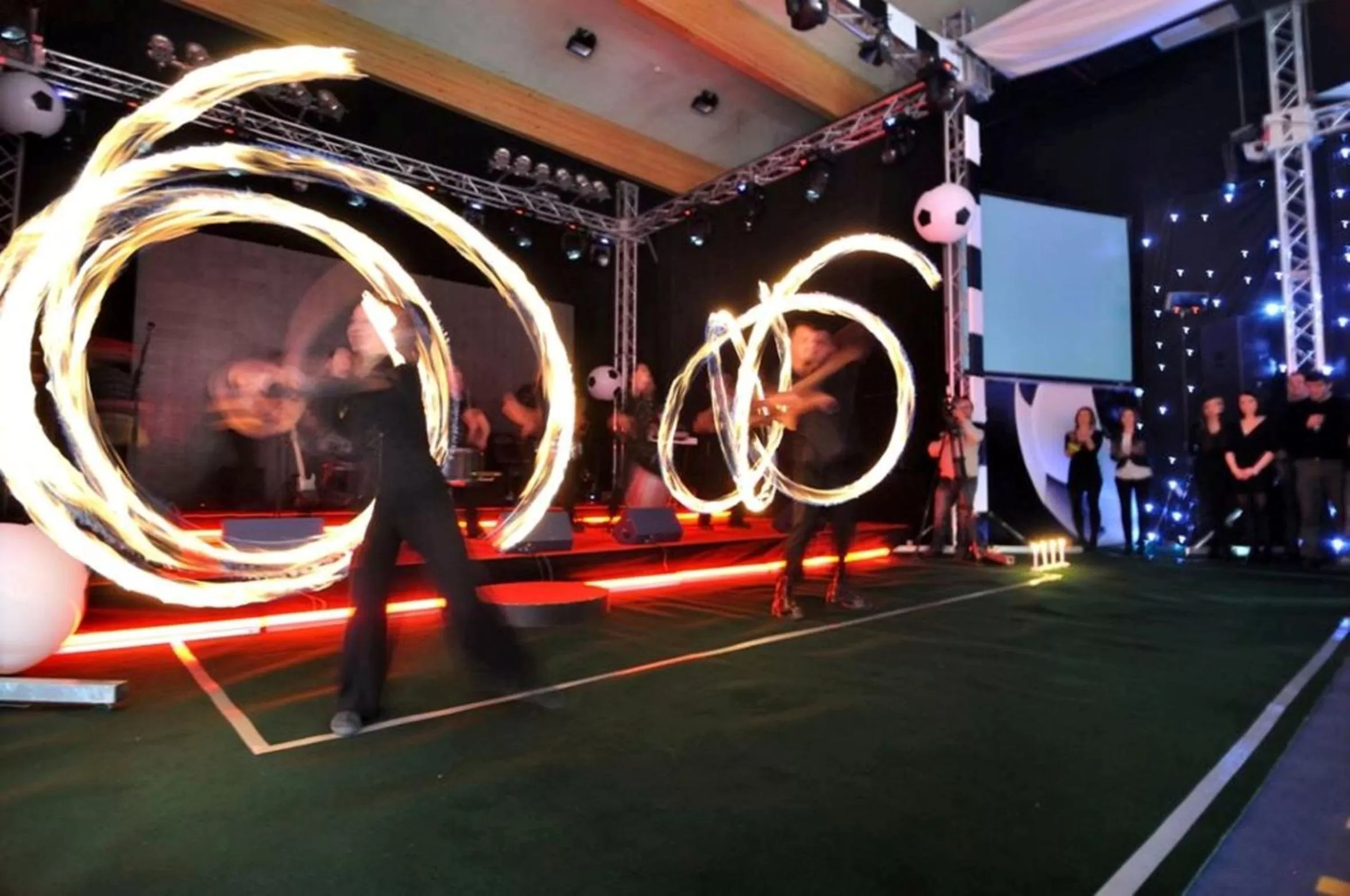 People in Hollywood Hotel