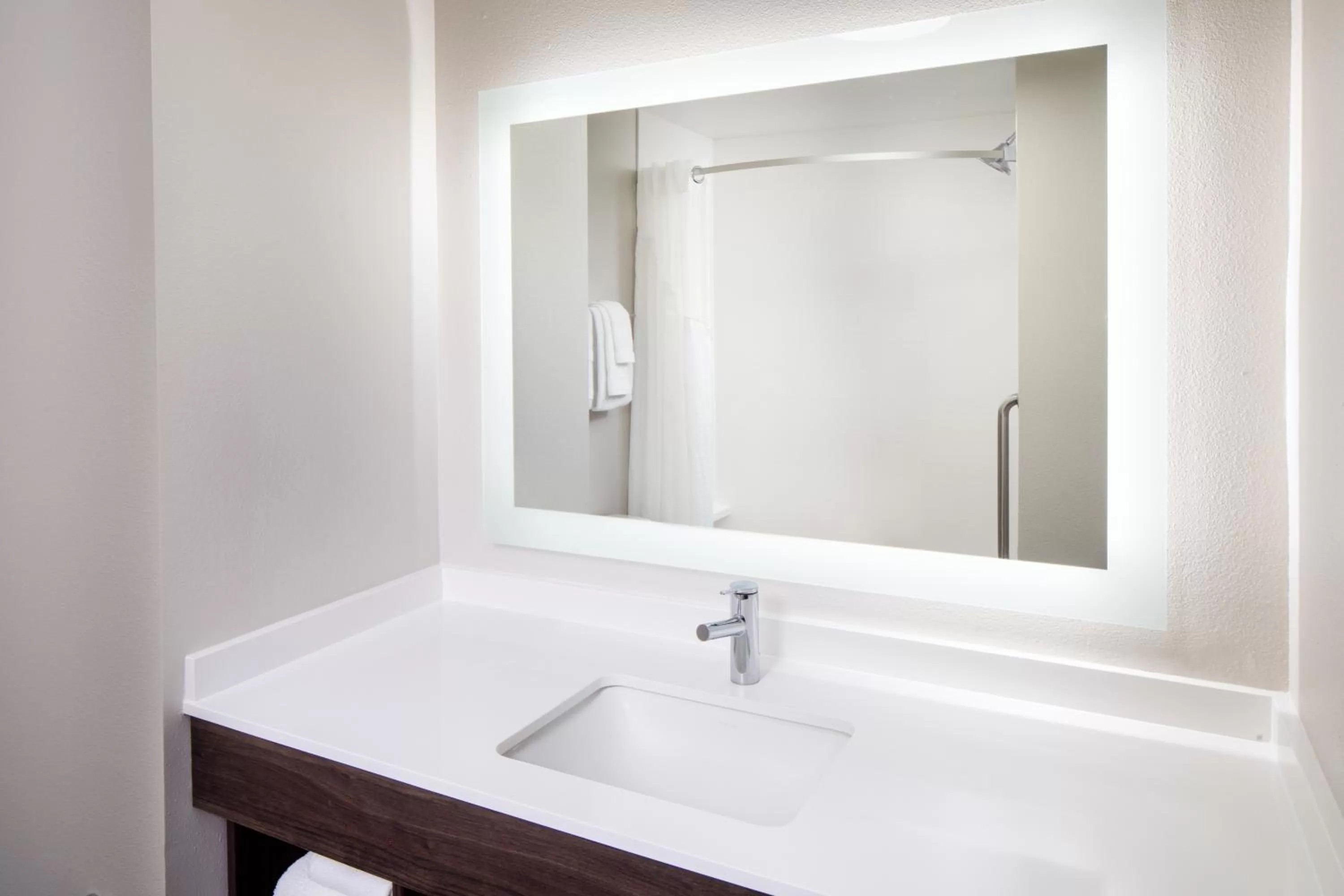 Bathroom in Holiday Inn Express and Suites Los Alamos Entrada Park by IHG