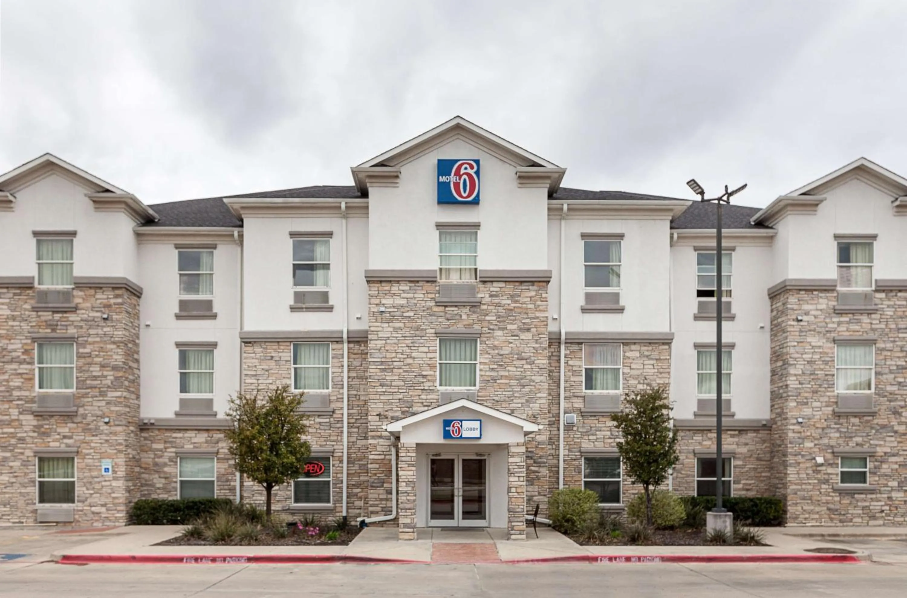 Property building in Motel 6-Fort Worth, TX