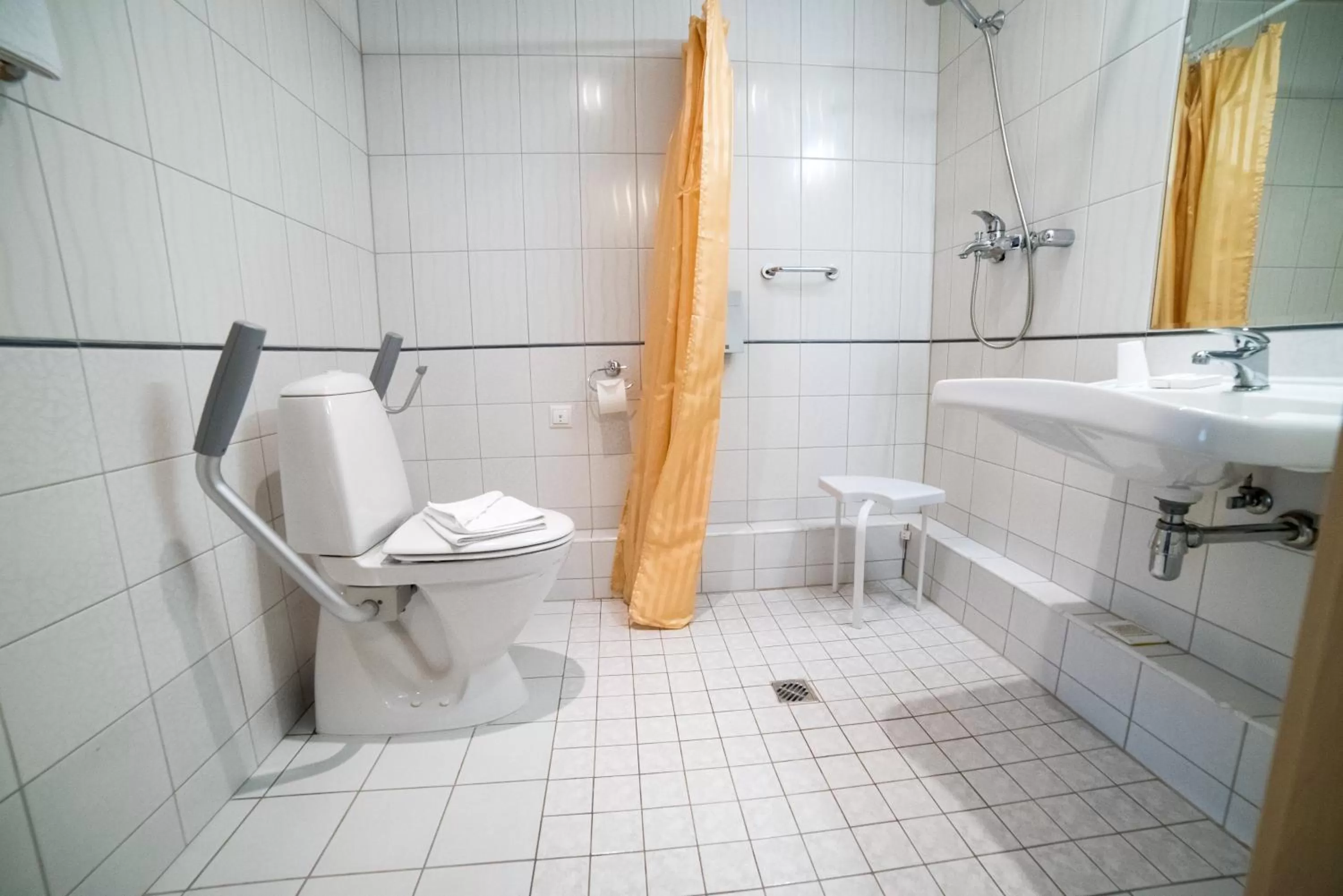 Shower in Hotel Tigra