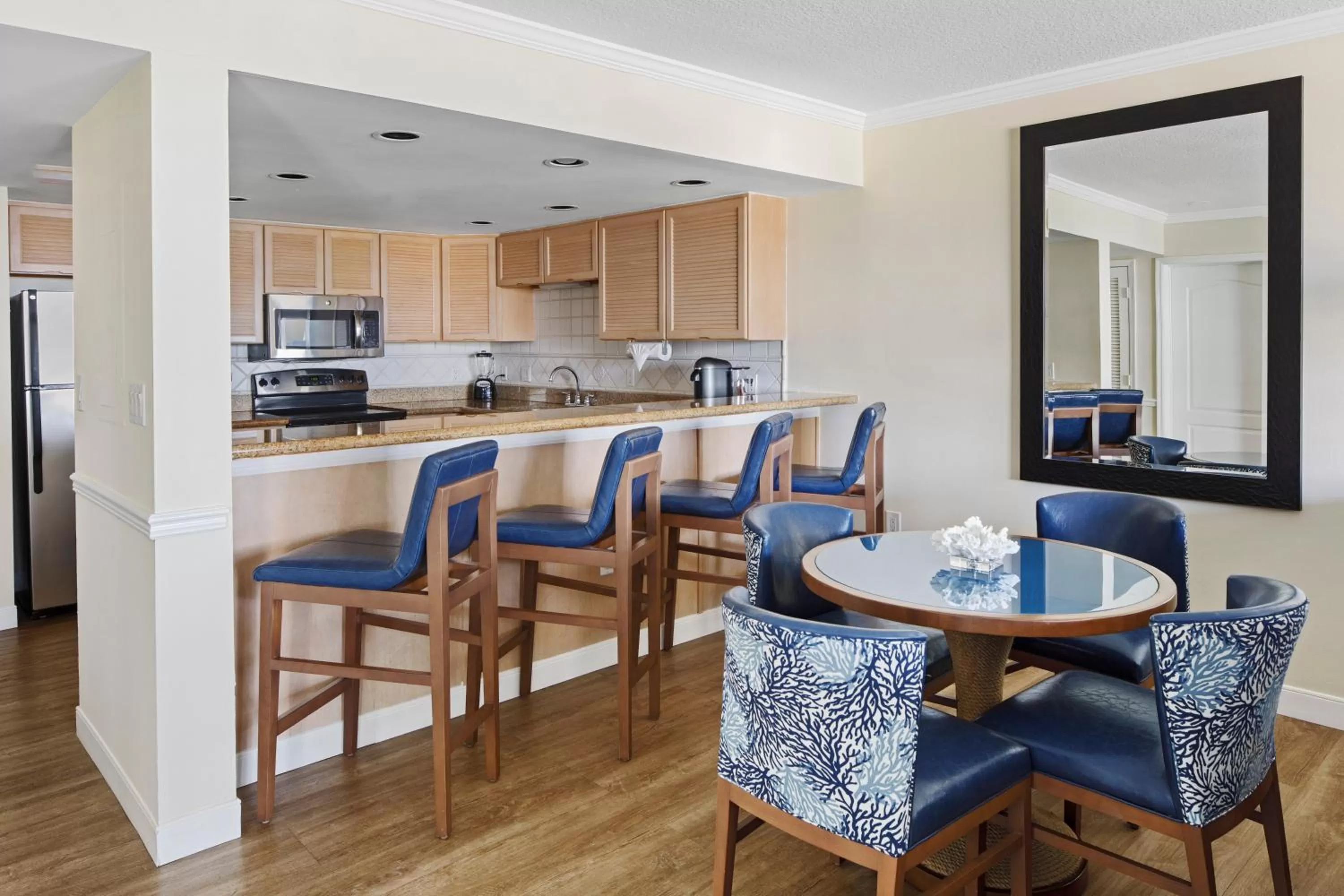 kitchen in Reefhouse Resort and Marina