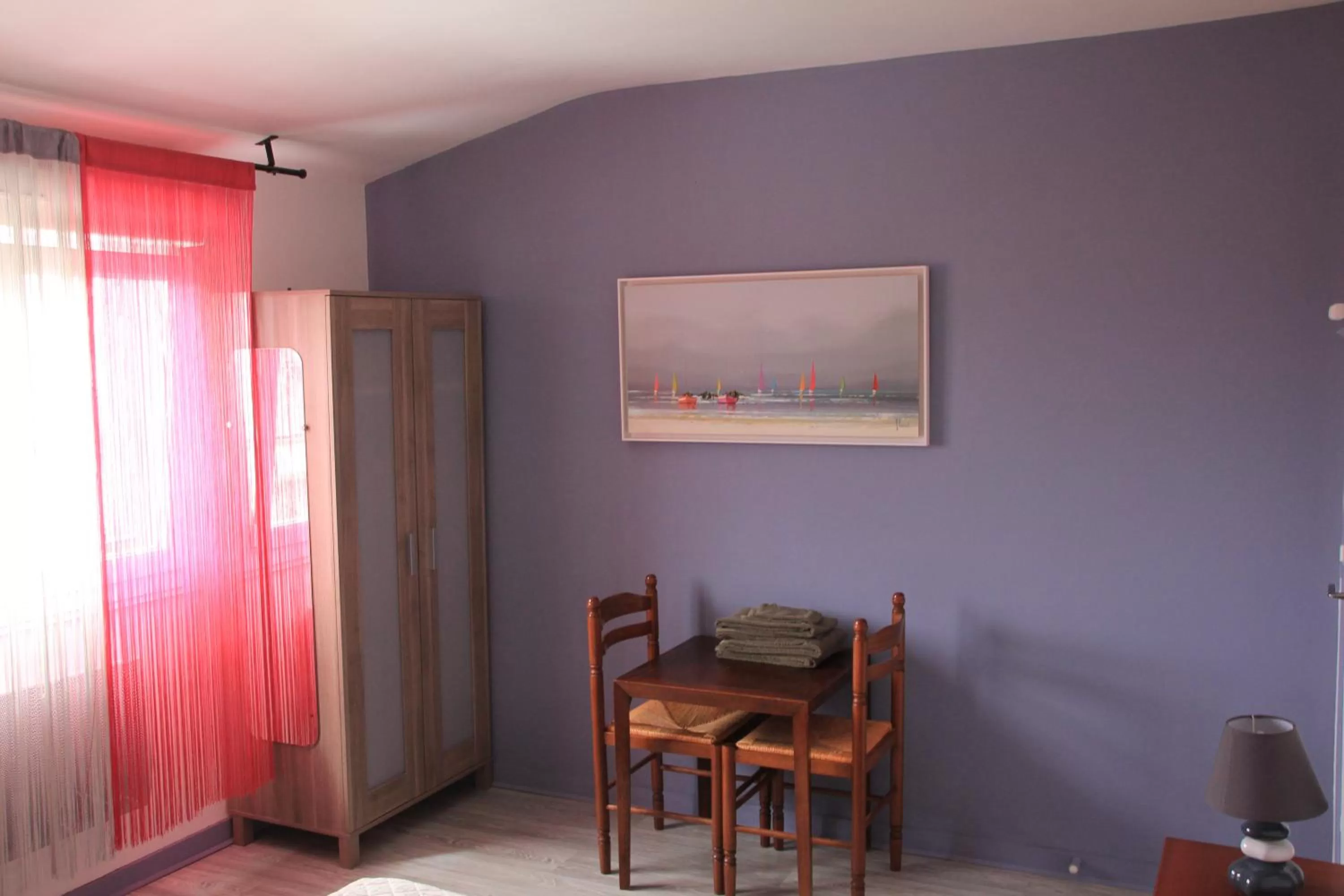 Photo of the whole room, Dining Area in Chambres d'hôtes de Pont C'Hoat