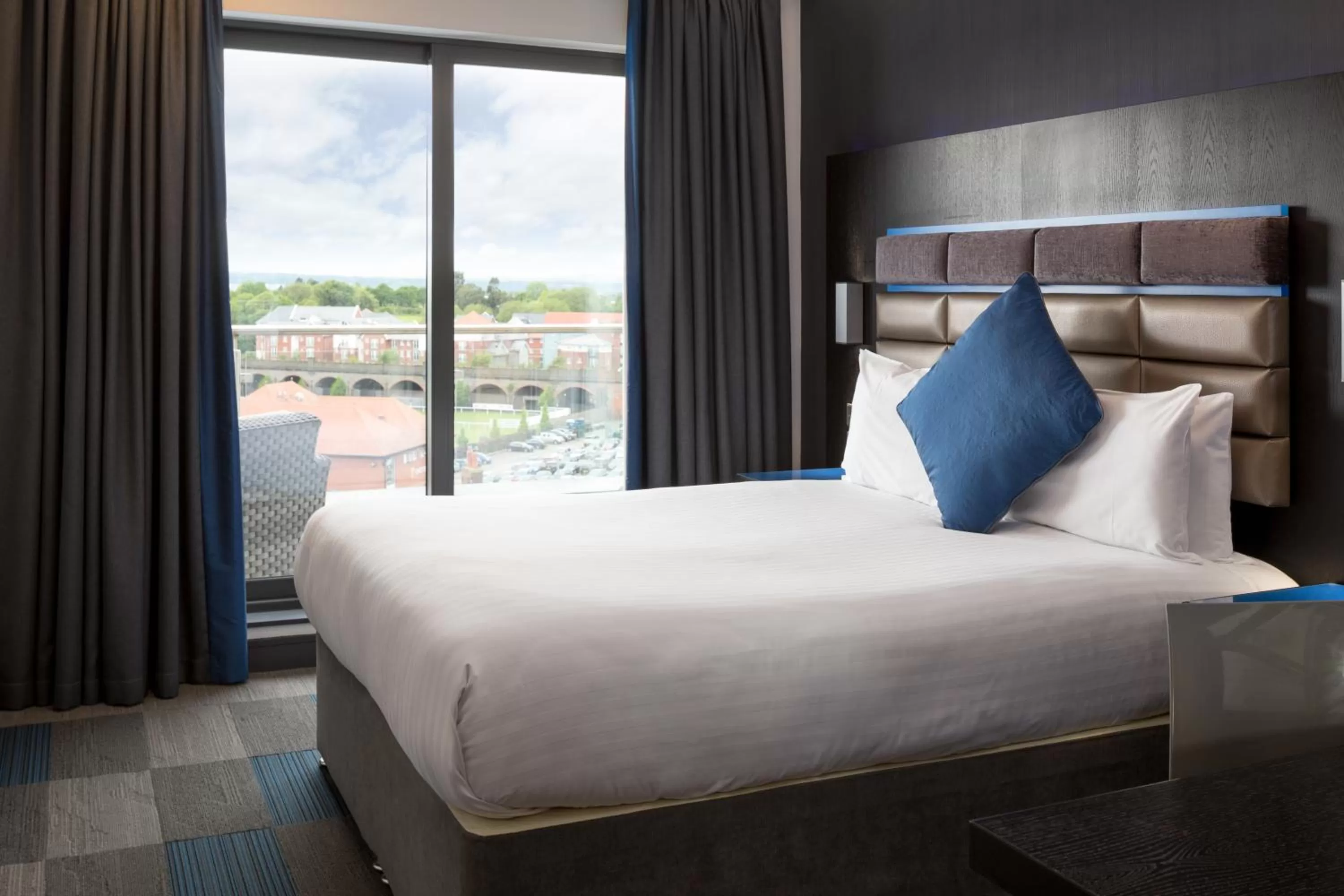 Bedroom, Bed in Roomzzz Chester City