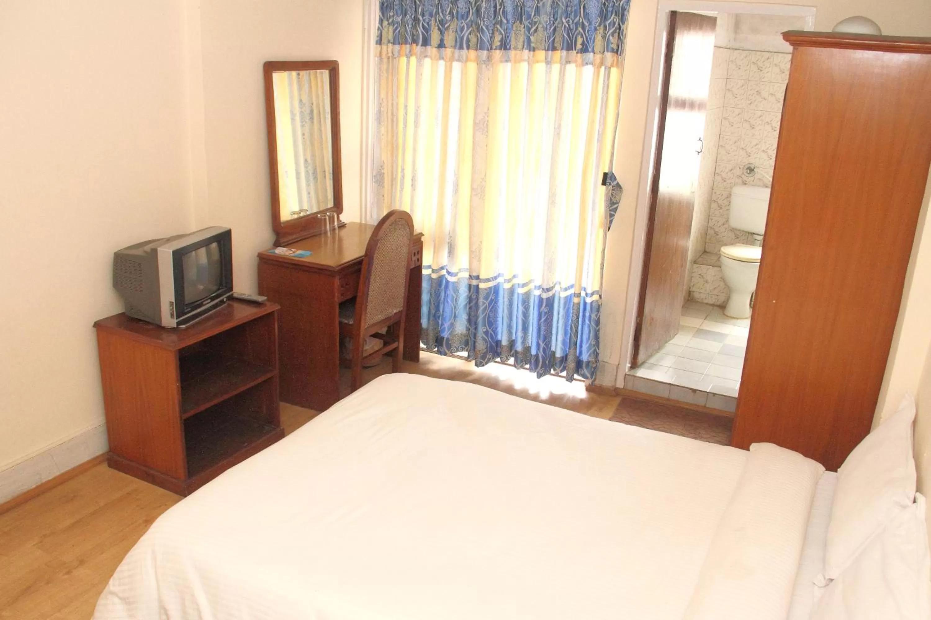 Photo of the whole room, Bed in Trekkers Home