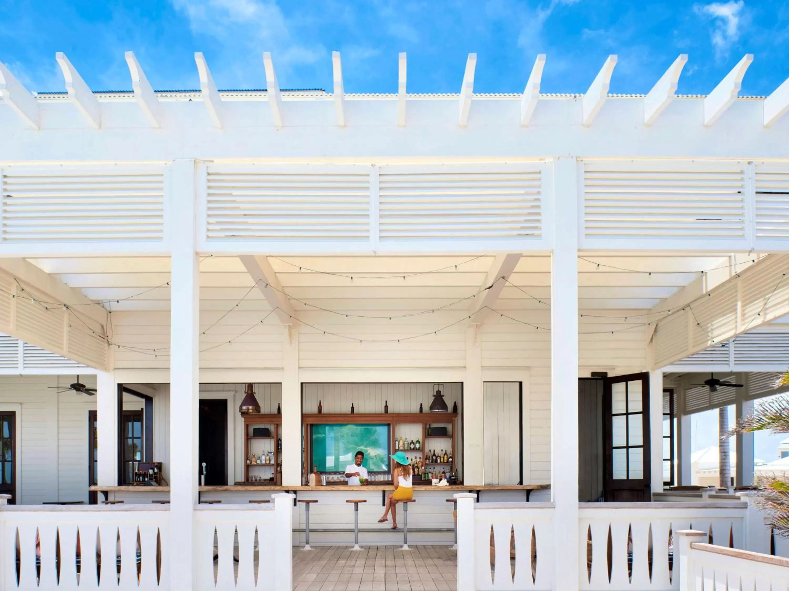 Lounge or bar in Mahogany Bay Resort and Beach Club, Curio Collection