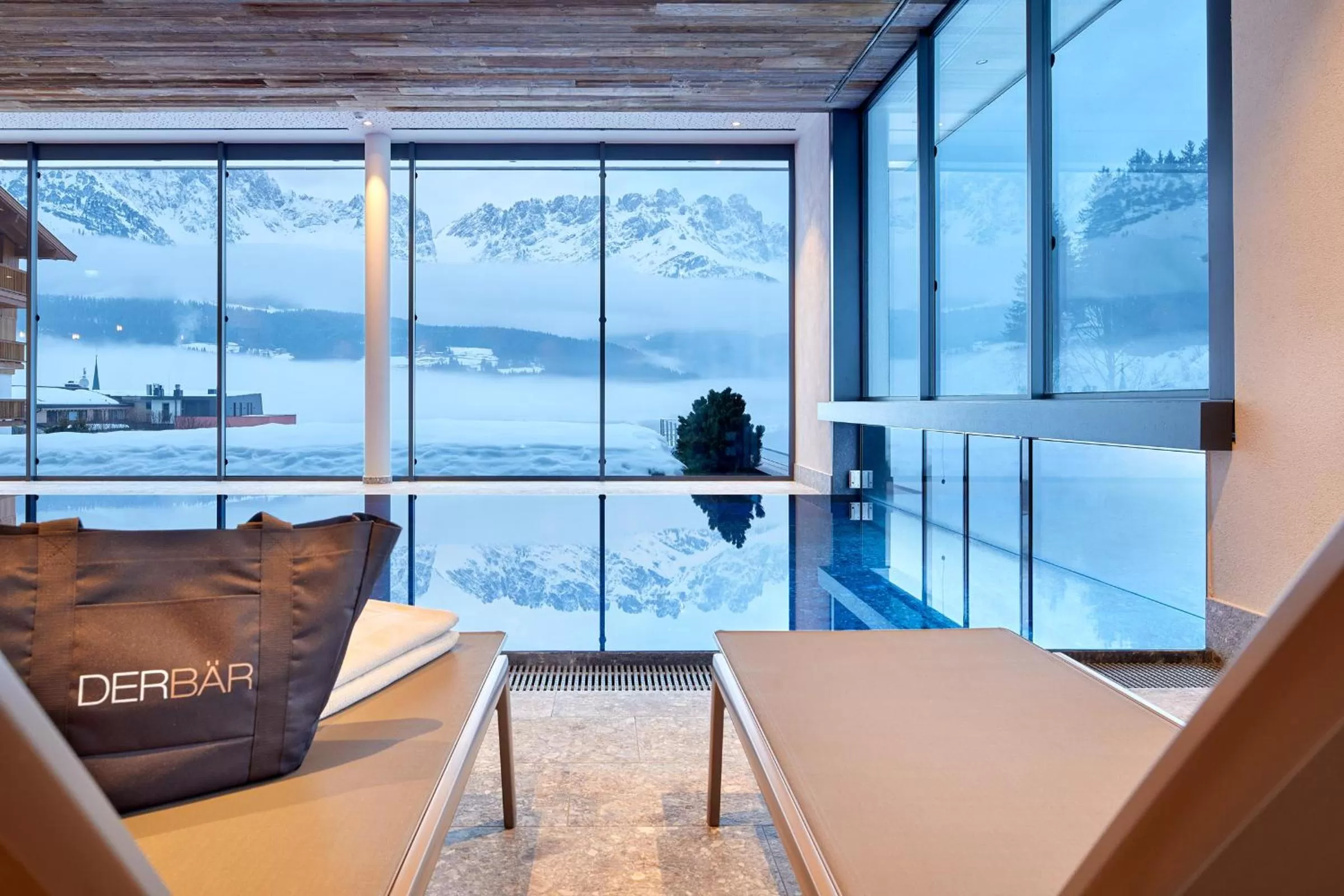 Swimming pool in Hotel Der Bär