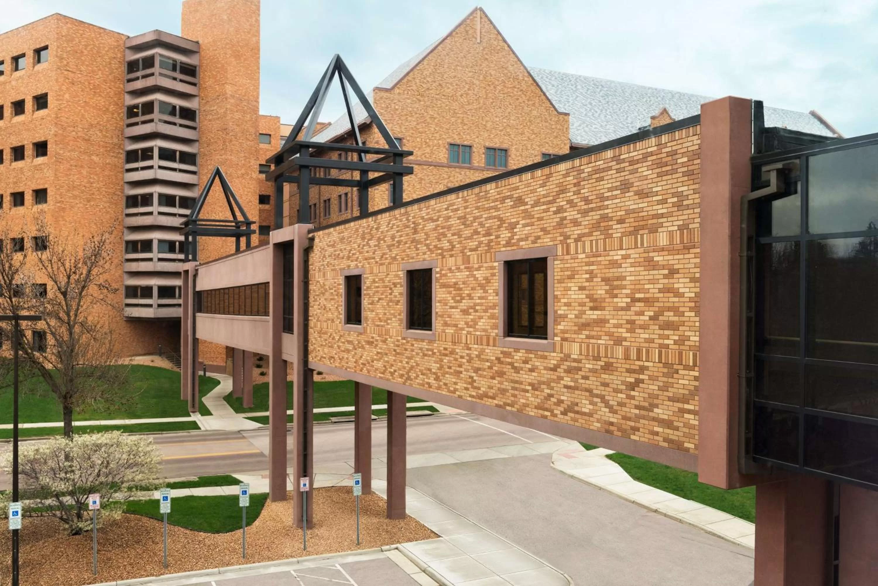 Property building in Home2 Suites by Hilton Sioux Falls Sanford Medical Center