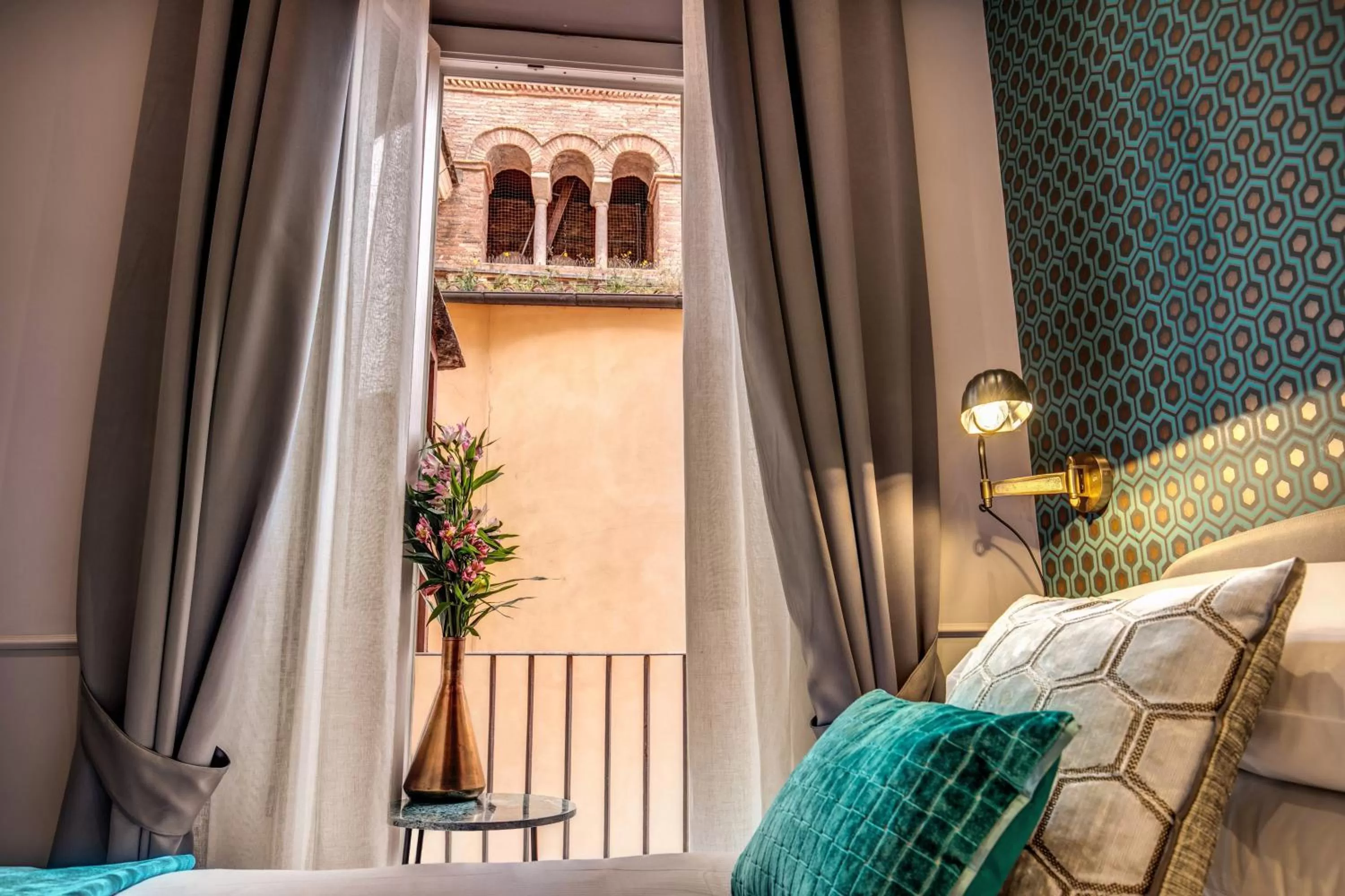 Bed in Tree Charme Parliament Boutique Hotel