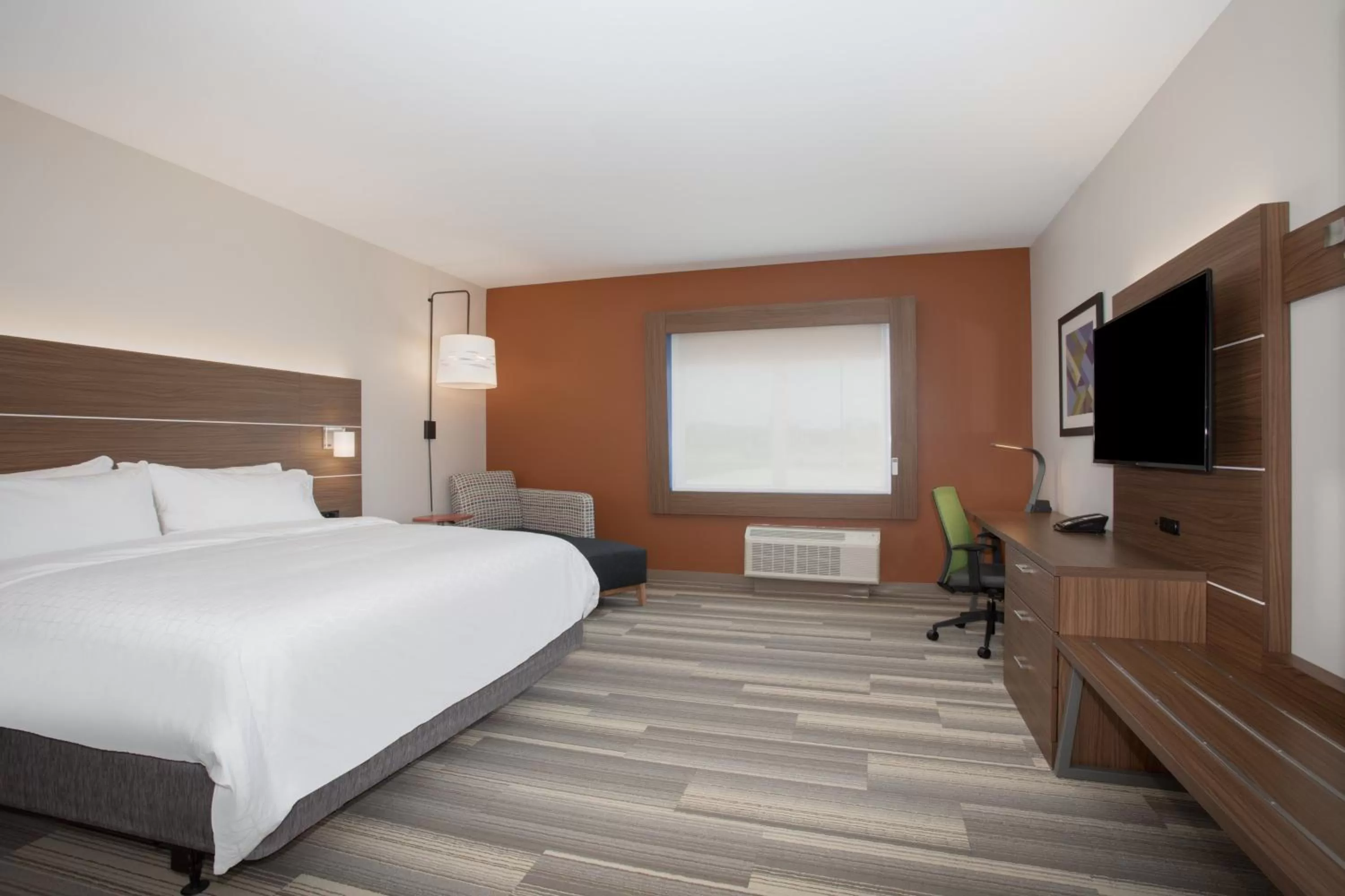 Photo of the whole room, Bed in Holiday Inn Express & Suites Sioux City North - Event Center by IHG