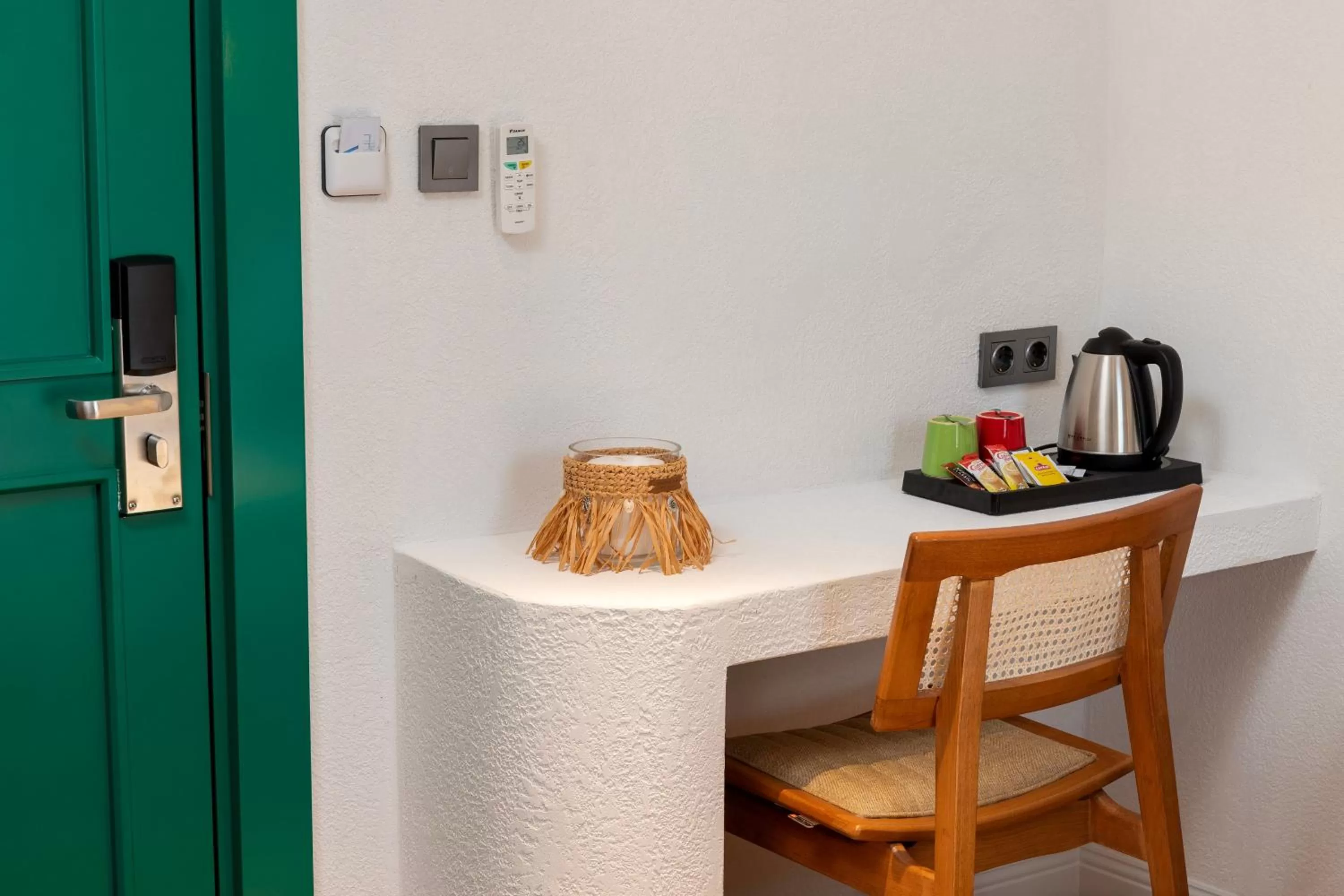 Coffee/tea facilities in Azuu Boutique Hotel