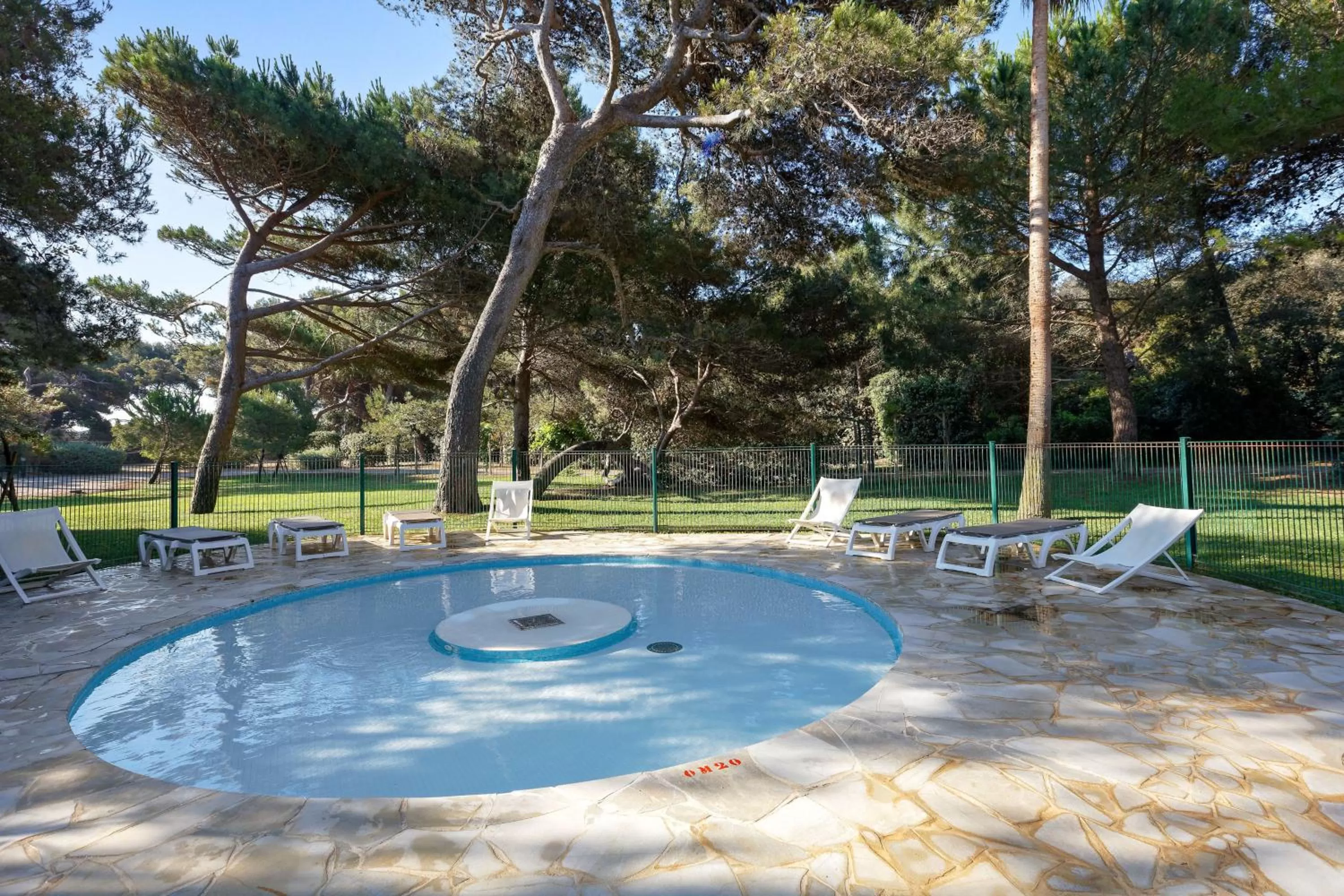 Spring in Résidence Pierre & Vacances La Pinède