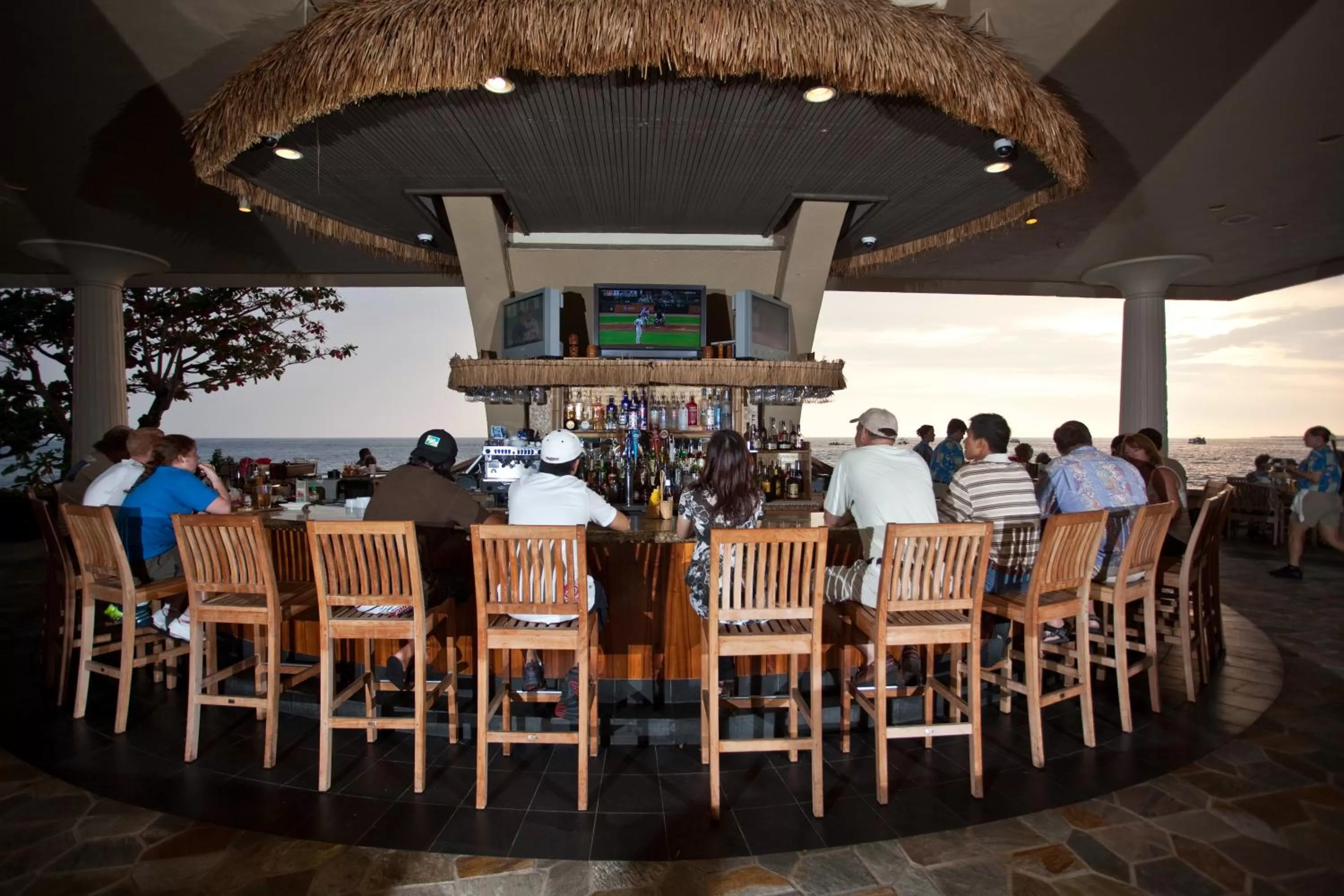 Lounge or bar in Royal Kona Resort