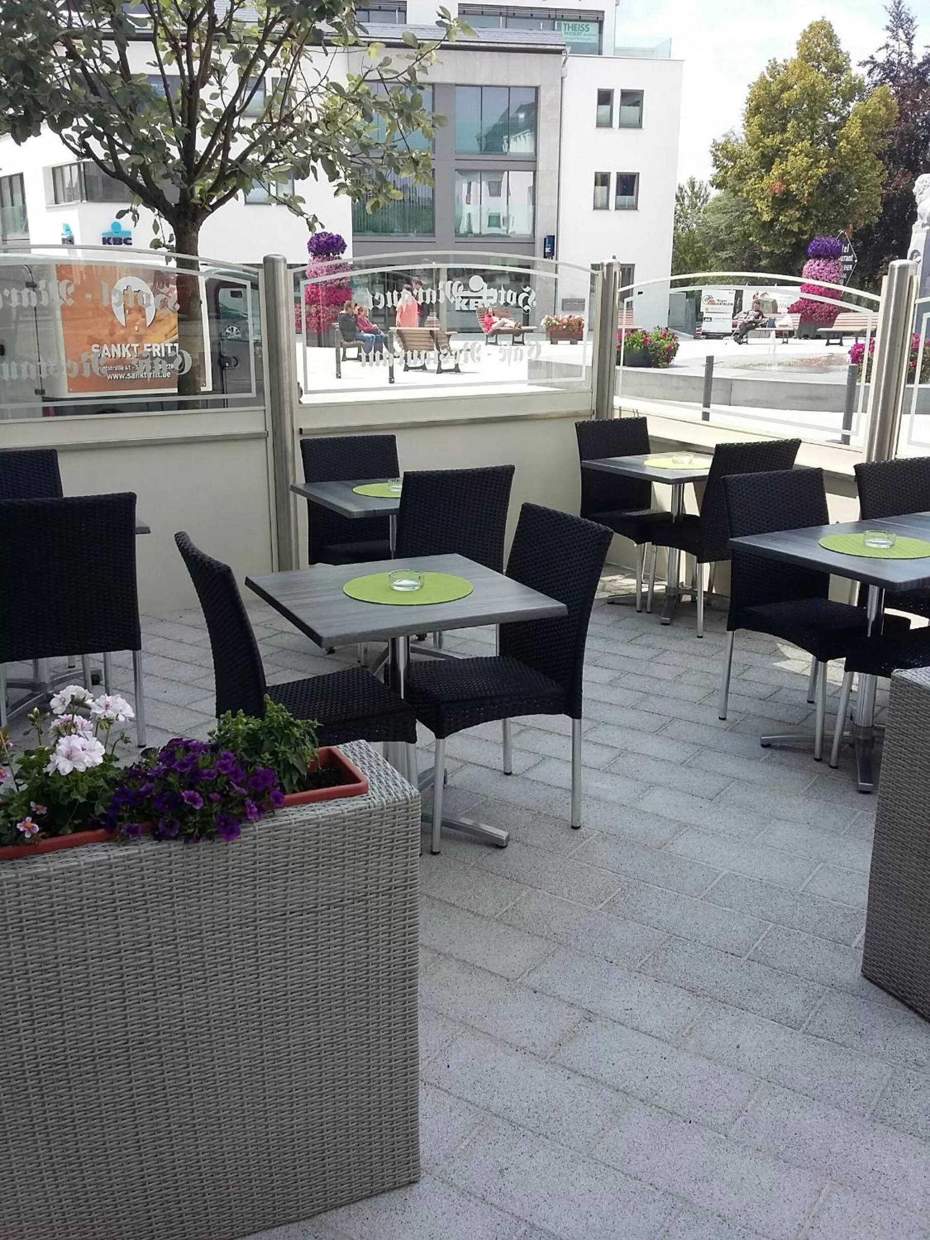 Restaurant/places to eat in Haus Marquet