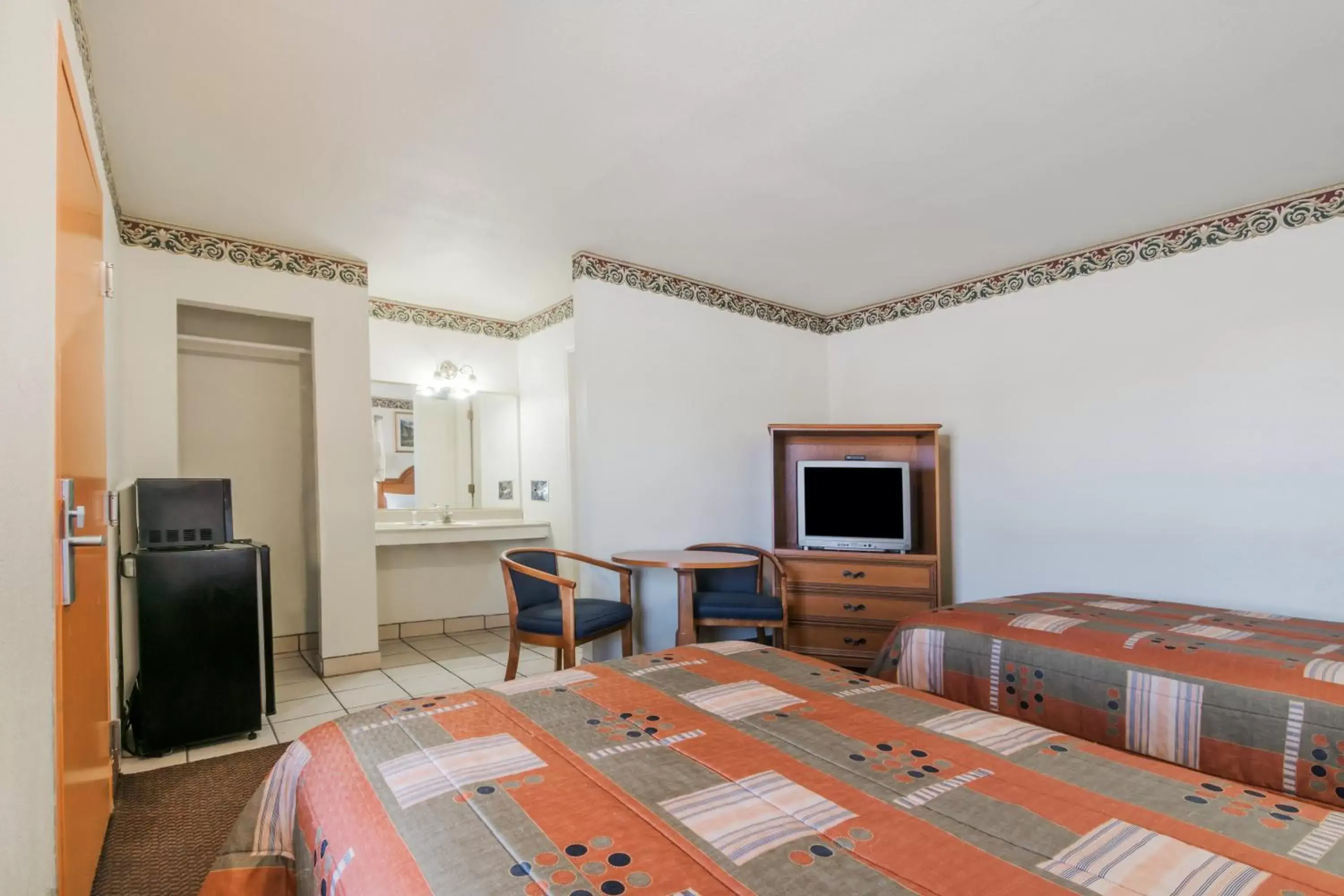 Double Room with Two Double Beds - Non-Smoking in Travelodge by Wyndham Temple Double Room with Two Double Beds - Non-Smoking in Travelodge by Wyndham Temple