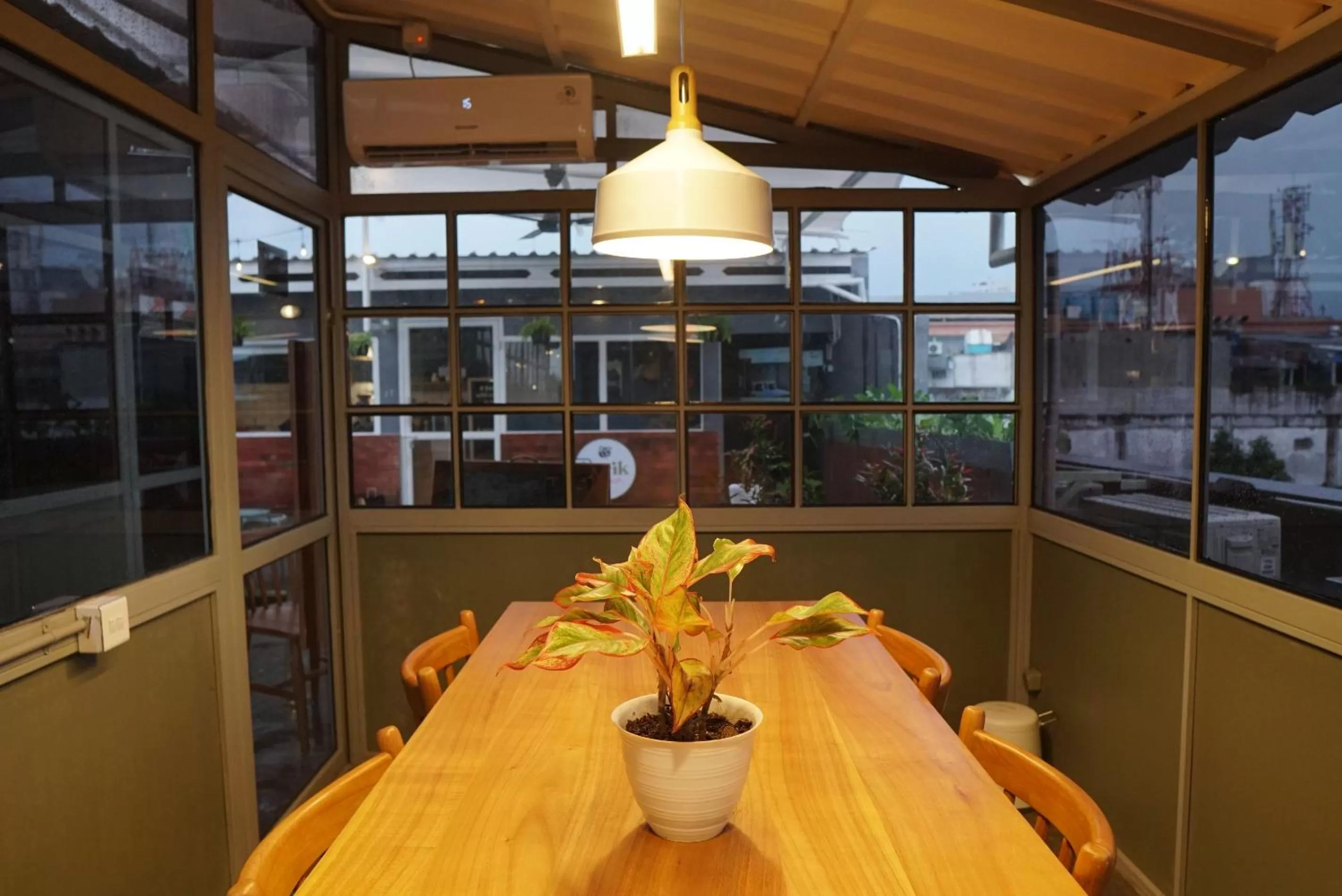 Restaurant/places to eat in Tuju Abuserin Syariah