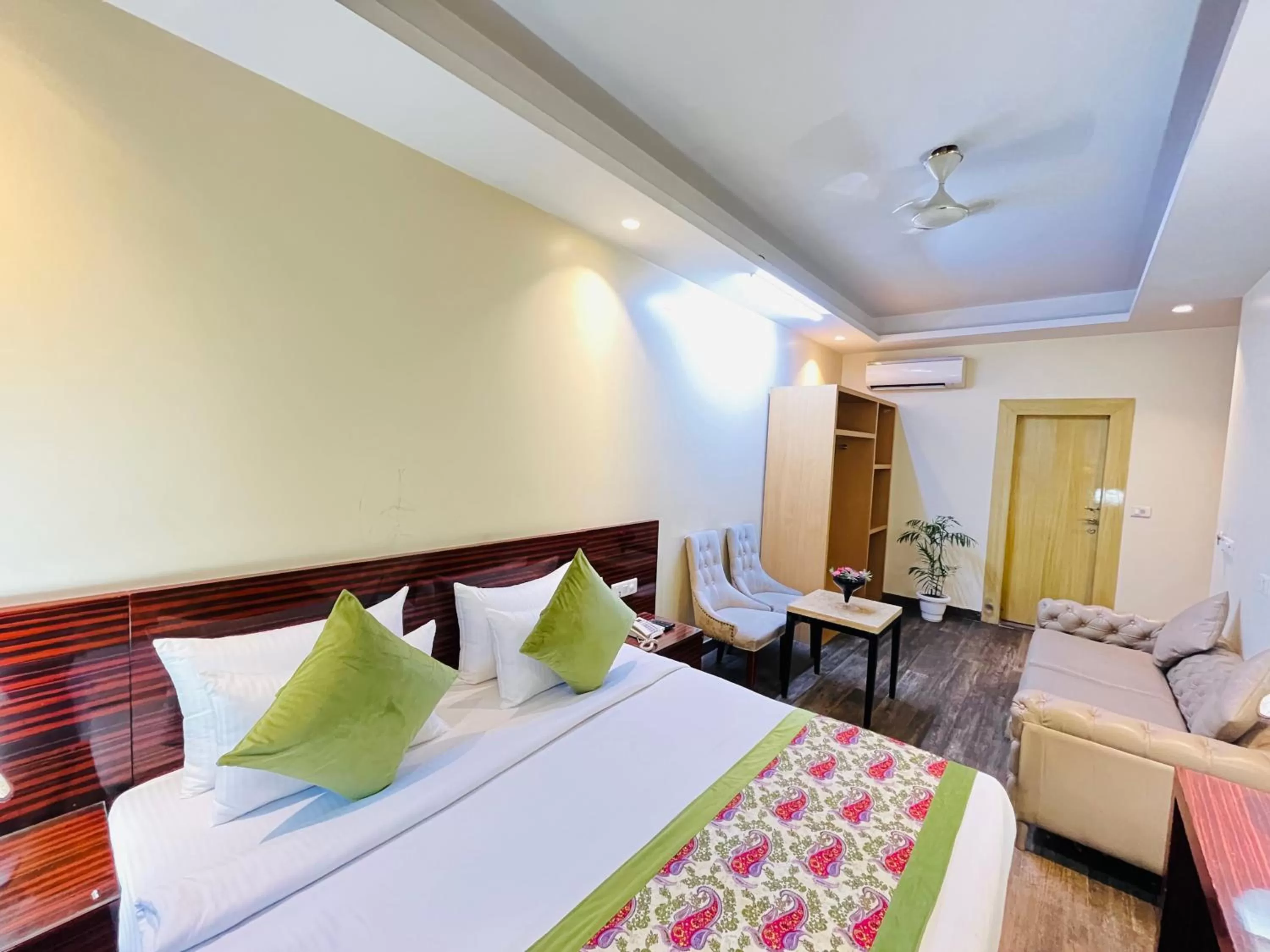 Bed in Hotel Banz near Delhi Airport