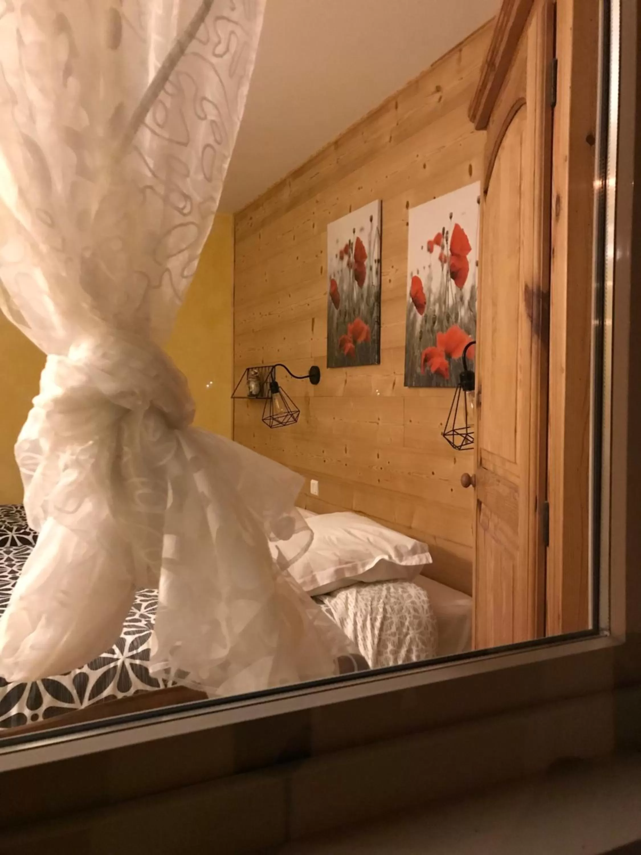 Photo of the whole room in Abel Hôtel