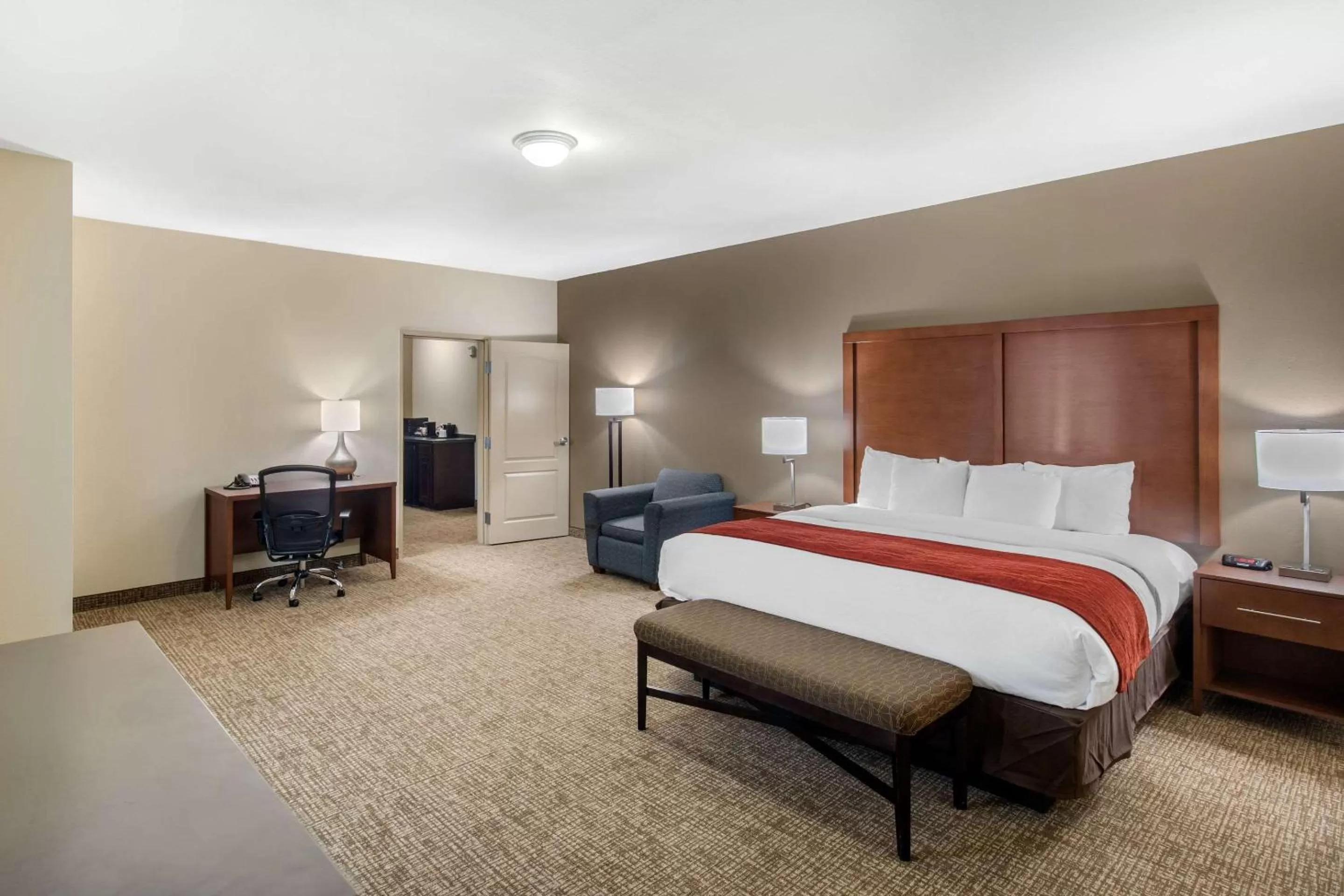 Bedroom, Bed in Comfort Inn & Suites Cedar Hill Duncanville