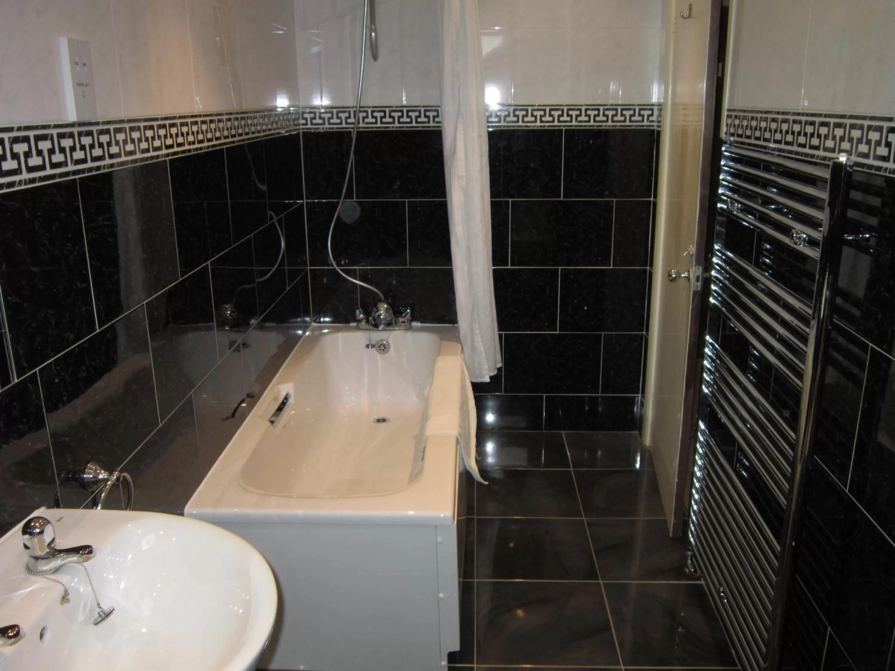 Bath in The Old White Lion Hotel