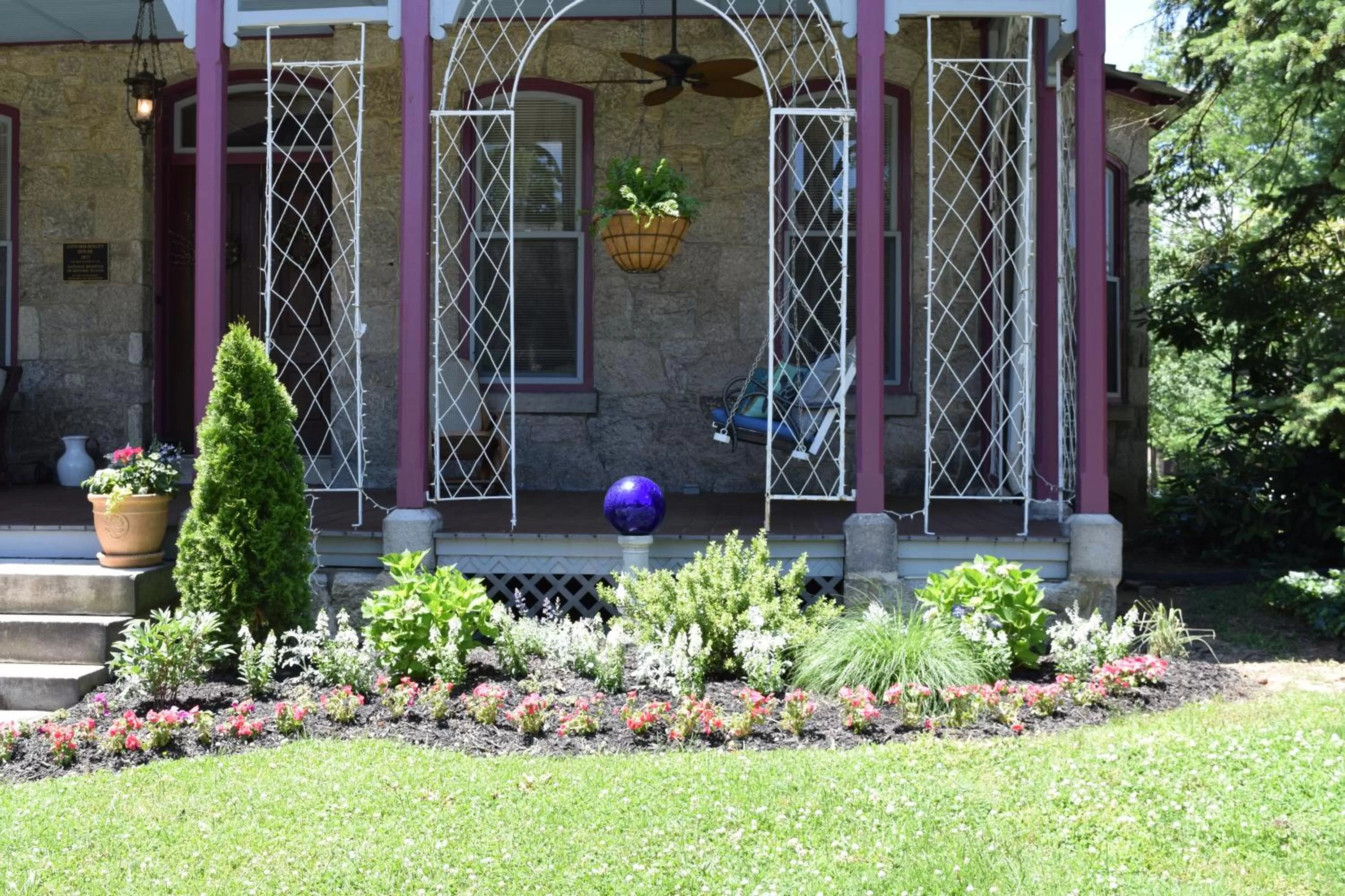Facade/entrance, Garden in Gifford-Risley House Bed and Breakfast