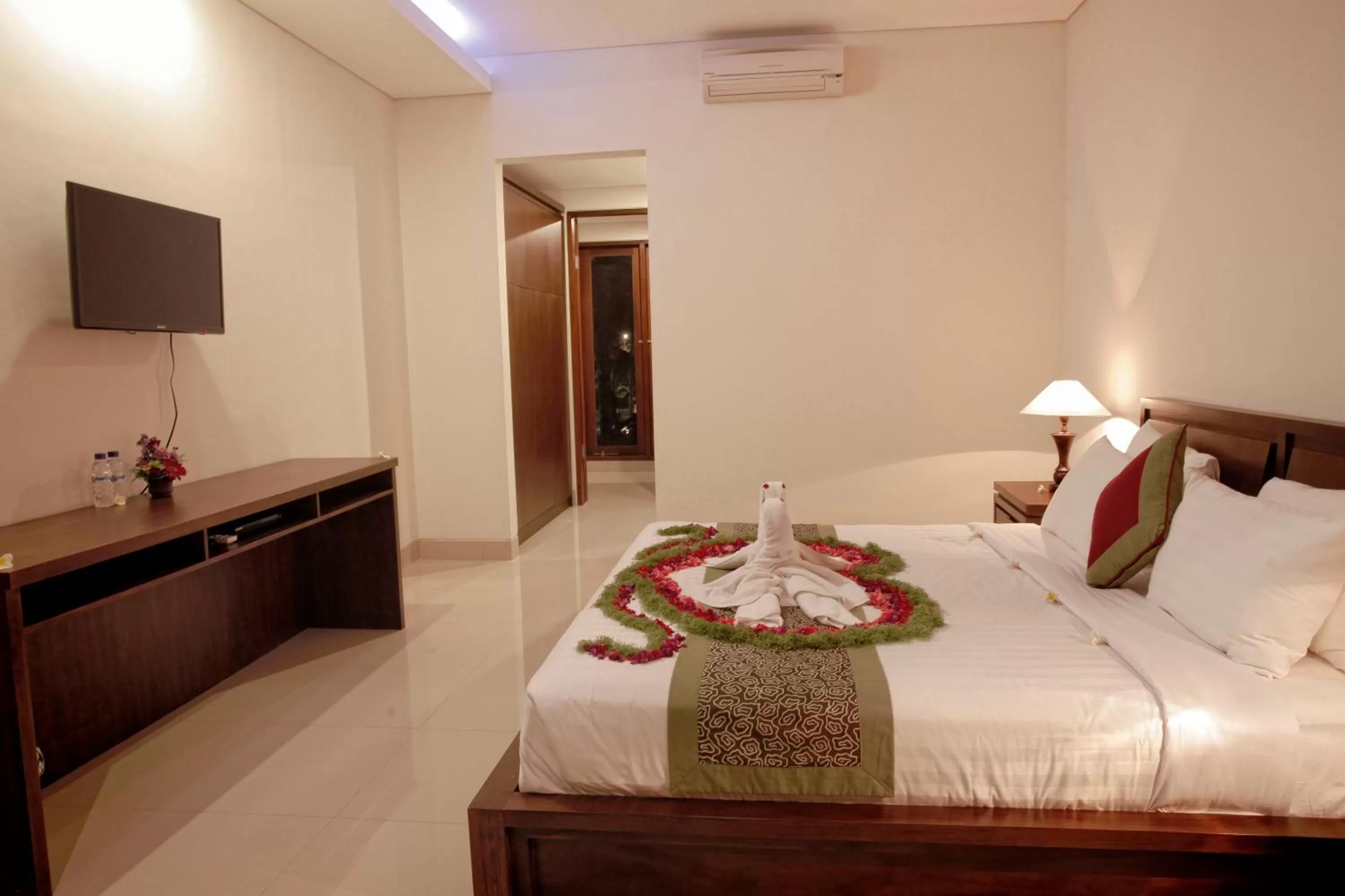 Bed in Lili Cottage Ubud