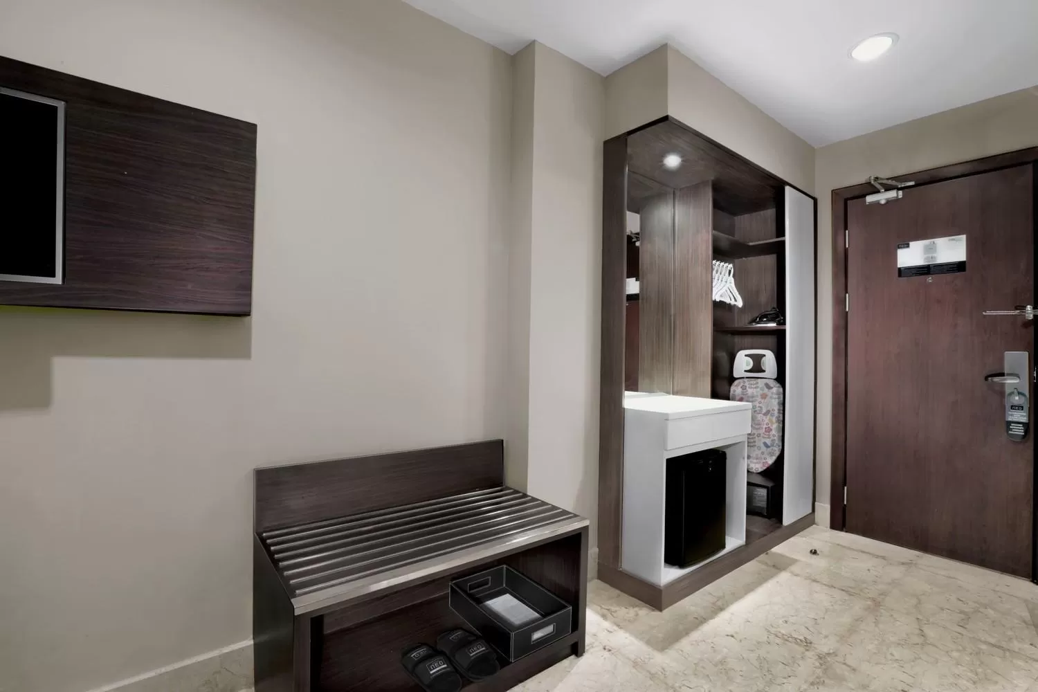 wardrobe in Hotel Neo+ Balikpapan by ASTON