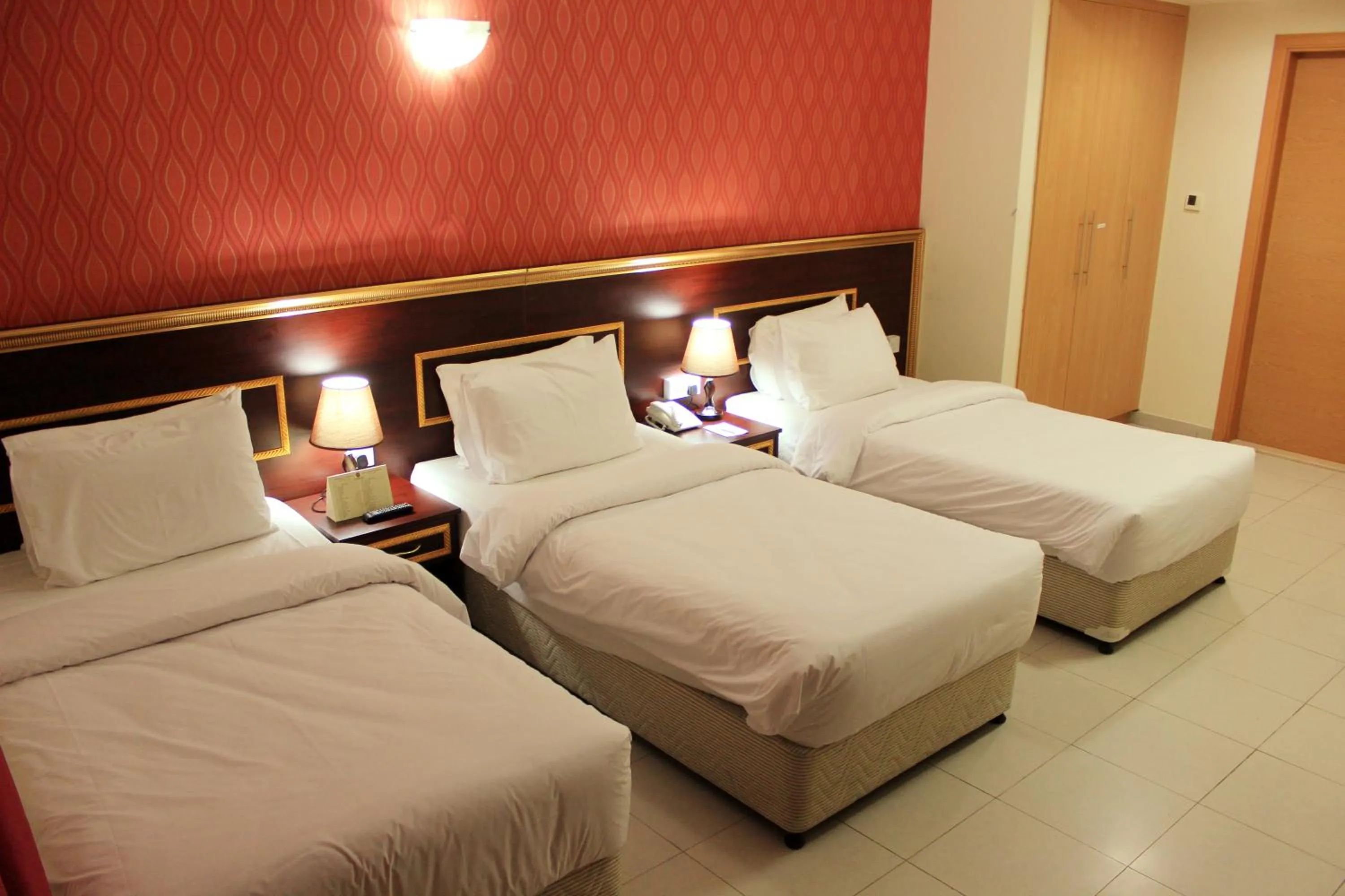 Bedroom, Bed in Montreal Naif Hotel