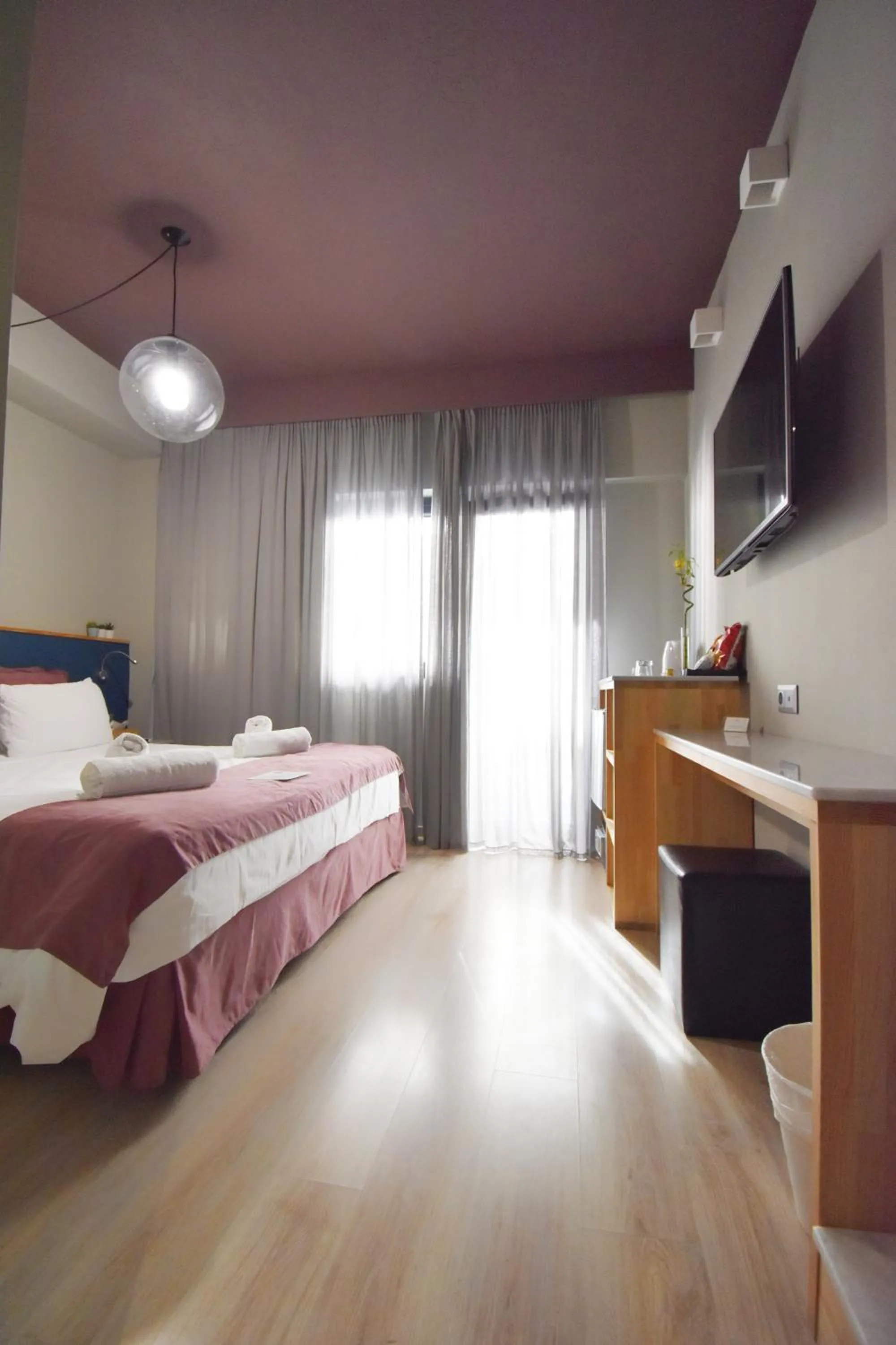 Photo of the whole room, Bed in Be My Guest Athens