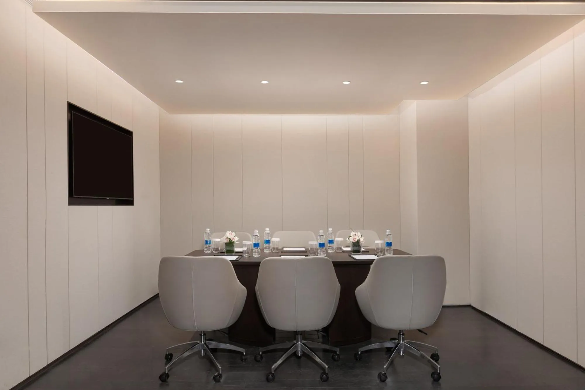 Meeting/conference room in HUALUXE Shanghai Changfeng Park by IHG