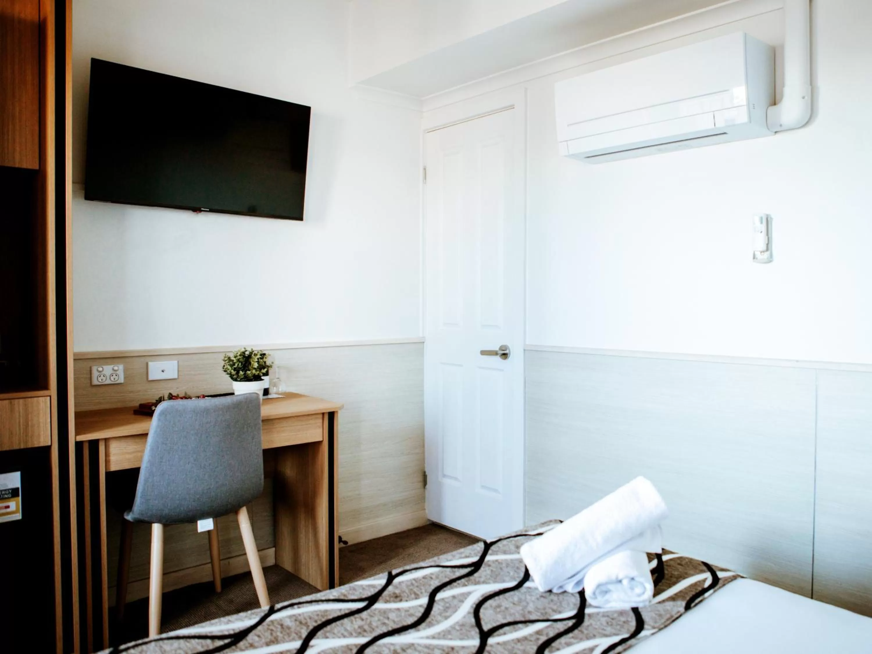 Business facilities, Bed in Astor Inn