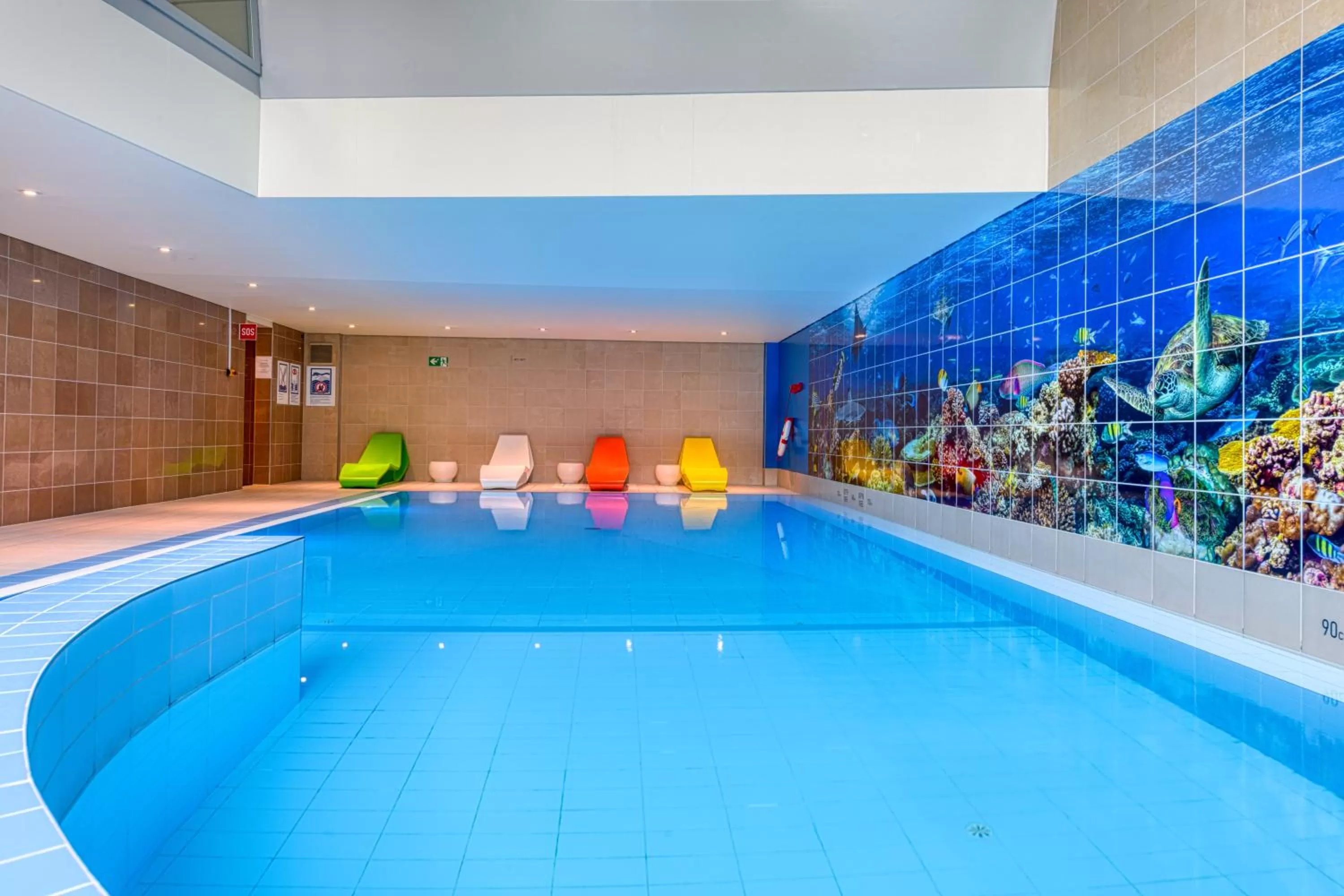 Swimming pool in Novotel Zurich City West