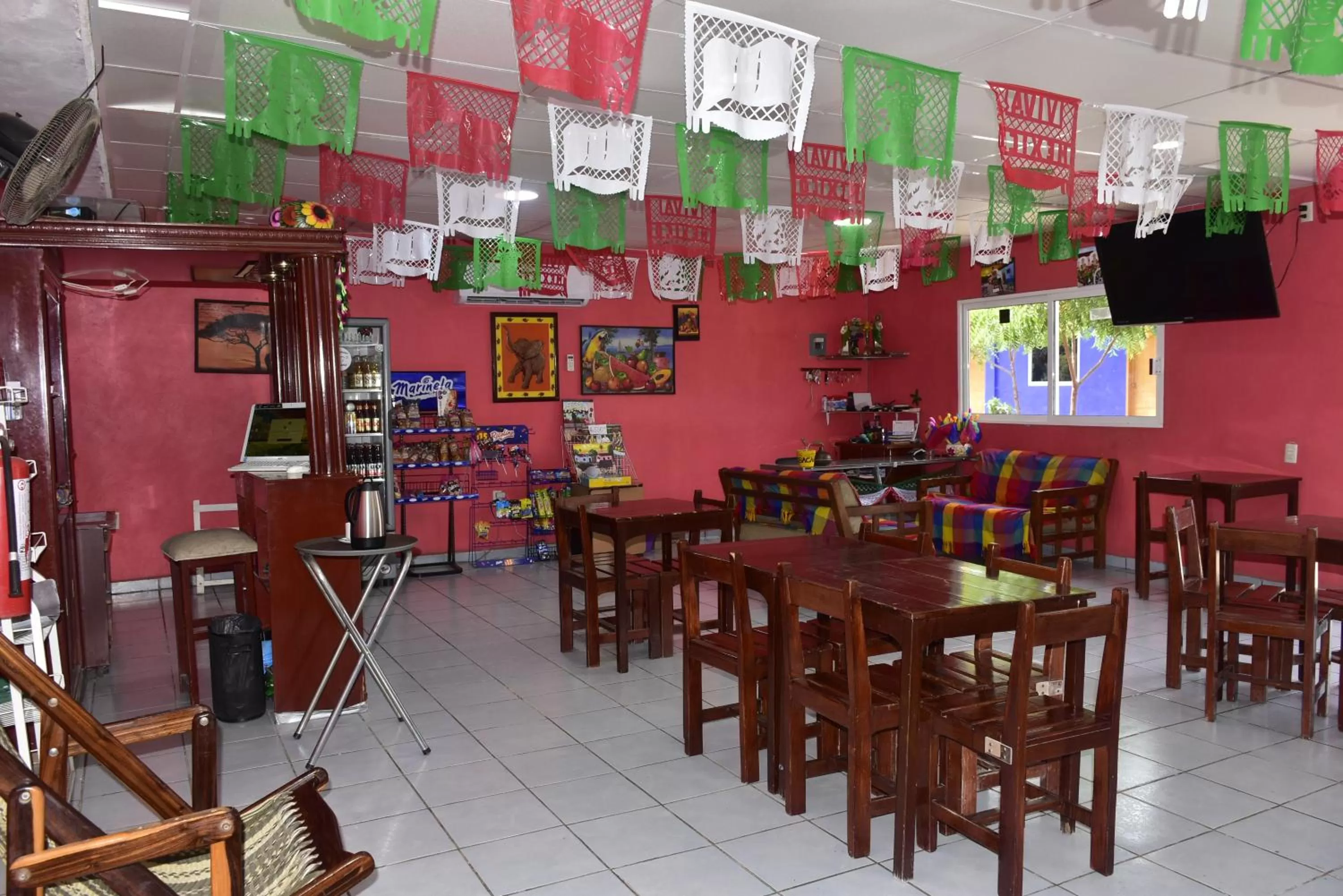 Restaurant/places to eat in Hotel Bacaanda