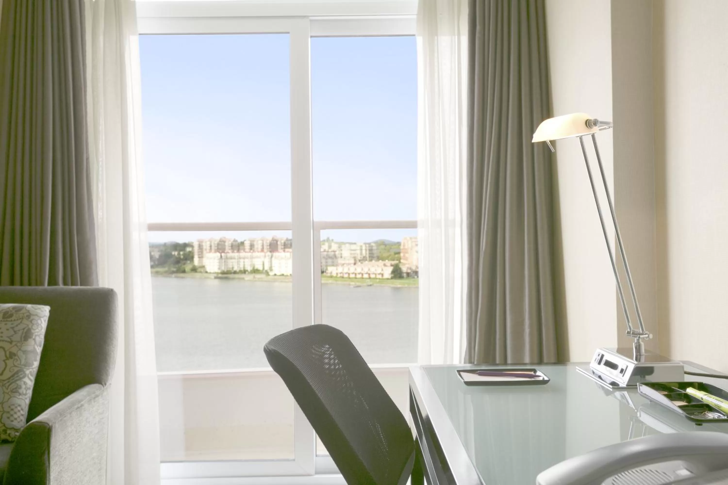 Coast Two Doubles with Ocean View in Coast Victoria Hotel & Marina by APA