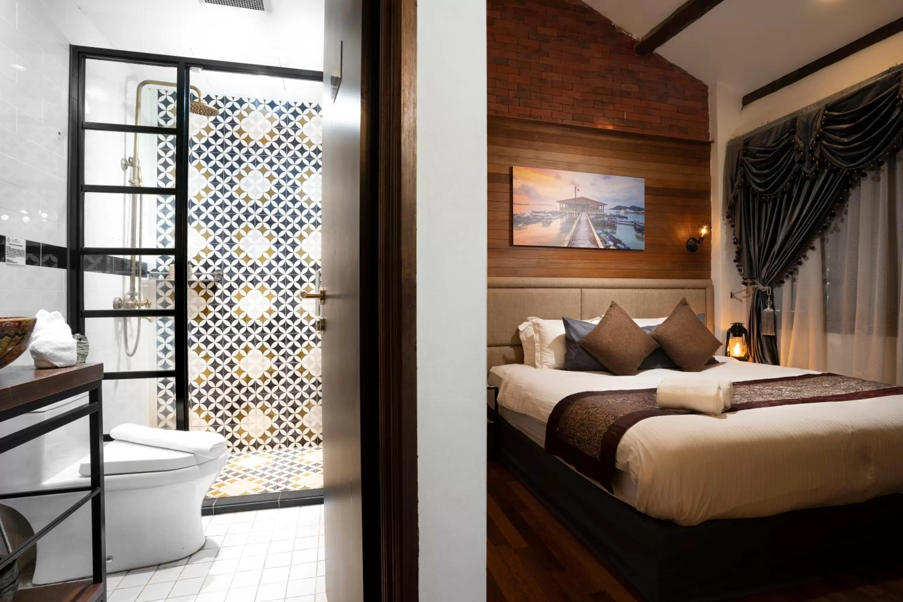 Photo of the whole room, Bed in RARE Heritage House